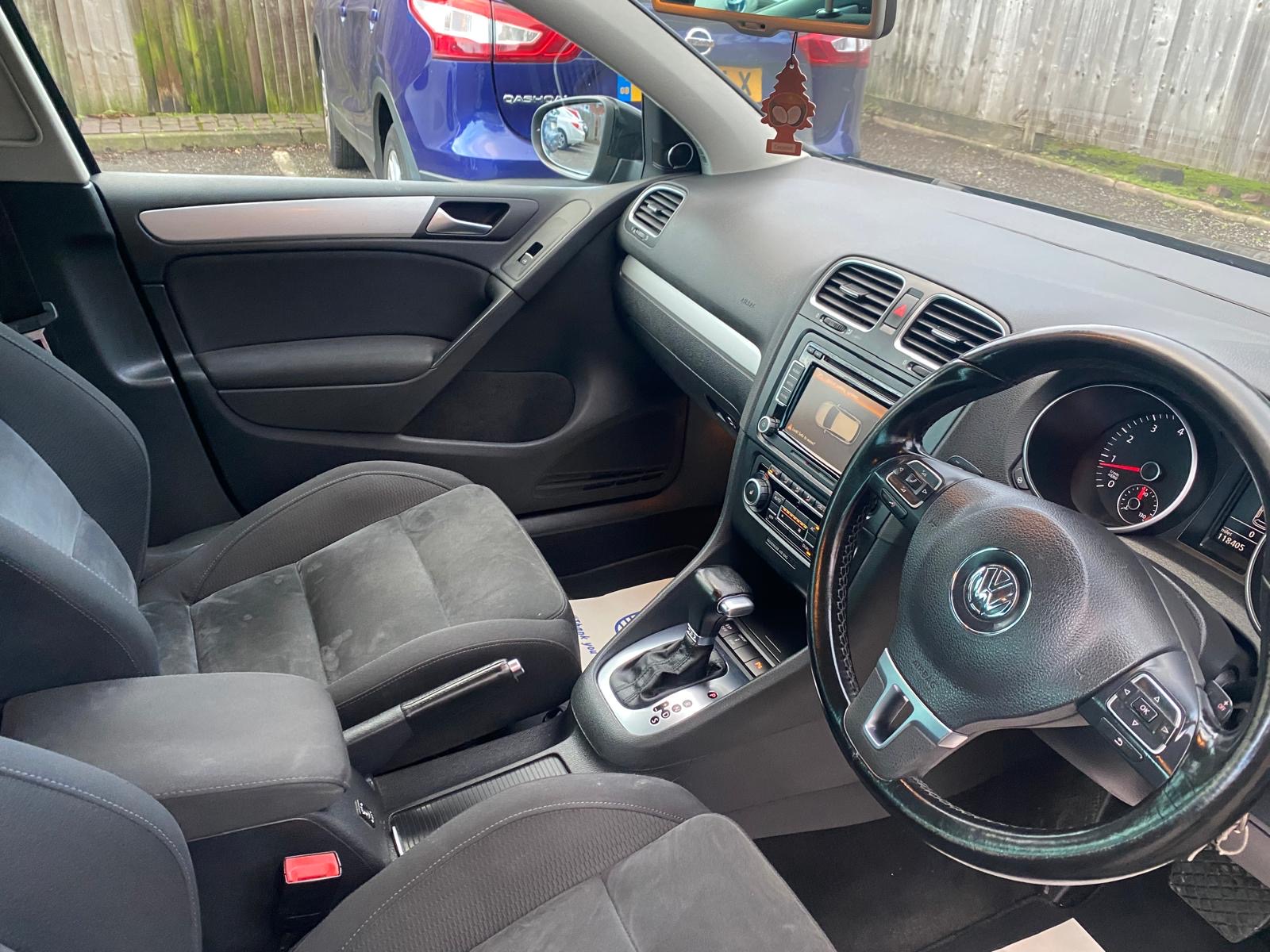 
								2010 Volkswagen Golf GT 1.4 TSI full									