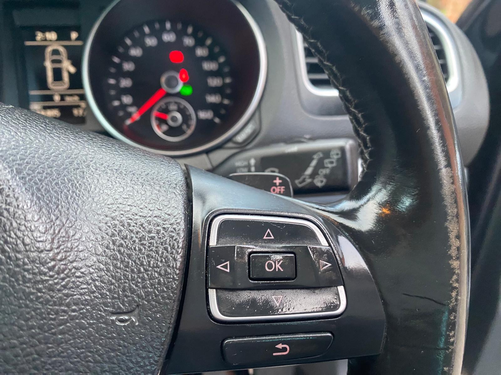 
								2010 Volkswagen Golf GT 1.4 TSI full									