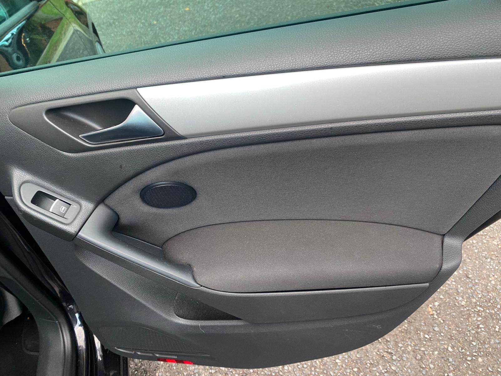 
								2010 Volkswagen Golf GT 1.4 TSI full									