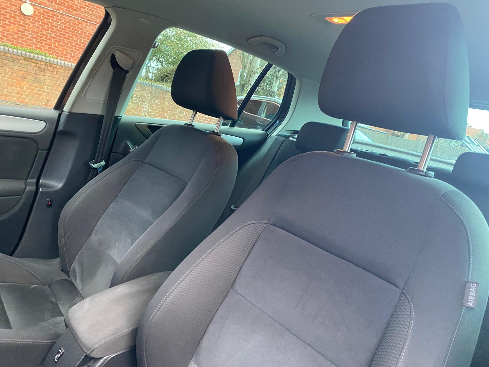 
								2010 Volkswagen Golf GT 1.4 TSI full									