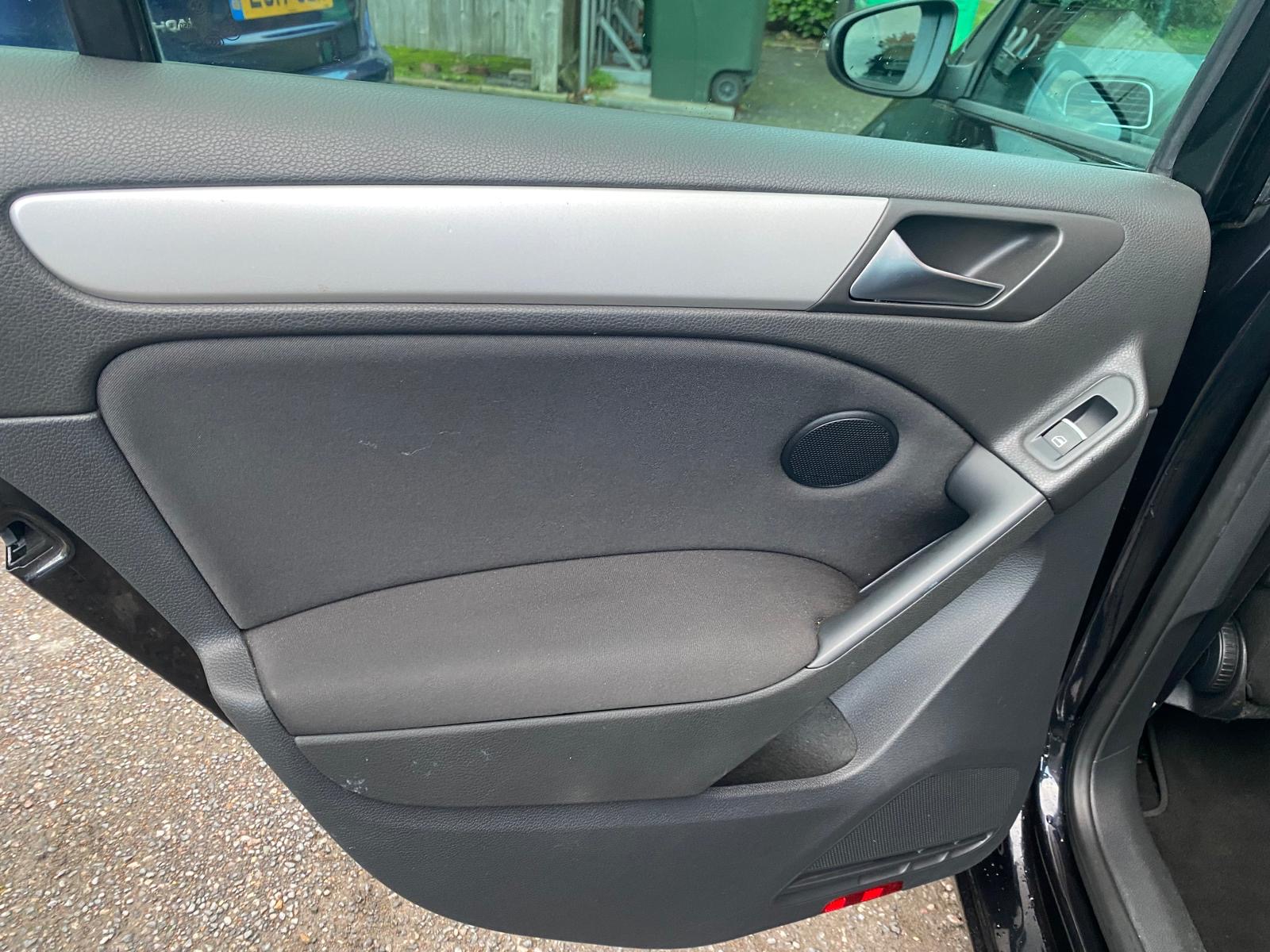 
								2010 Volkswagen Golf GT 1.4 TSI full									