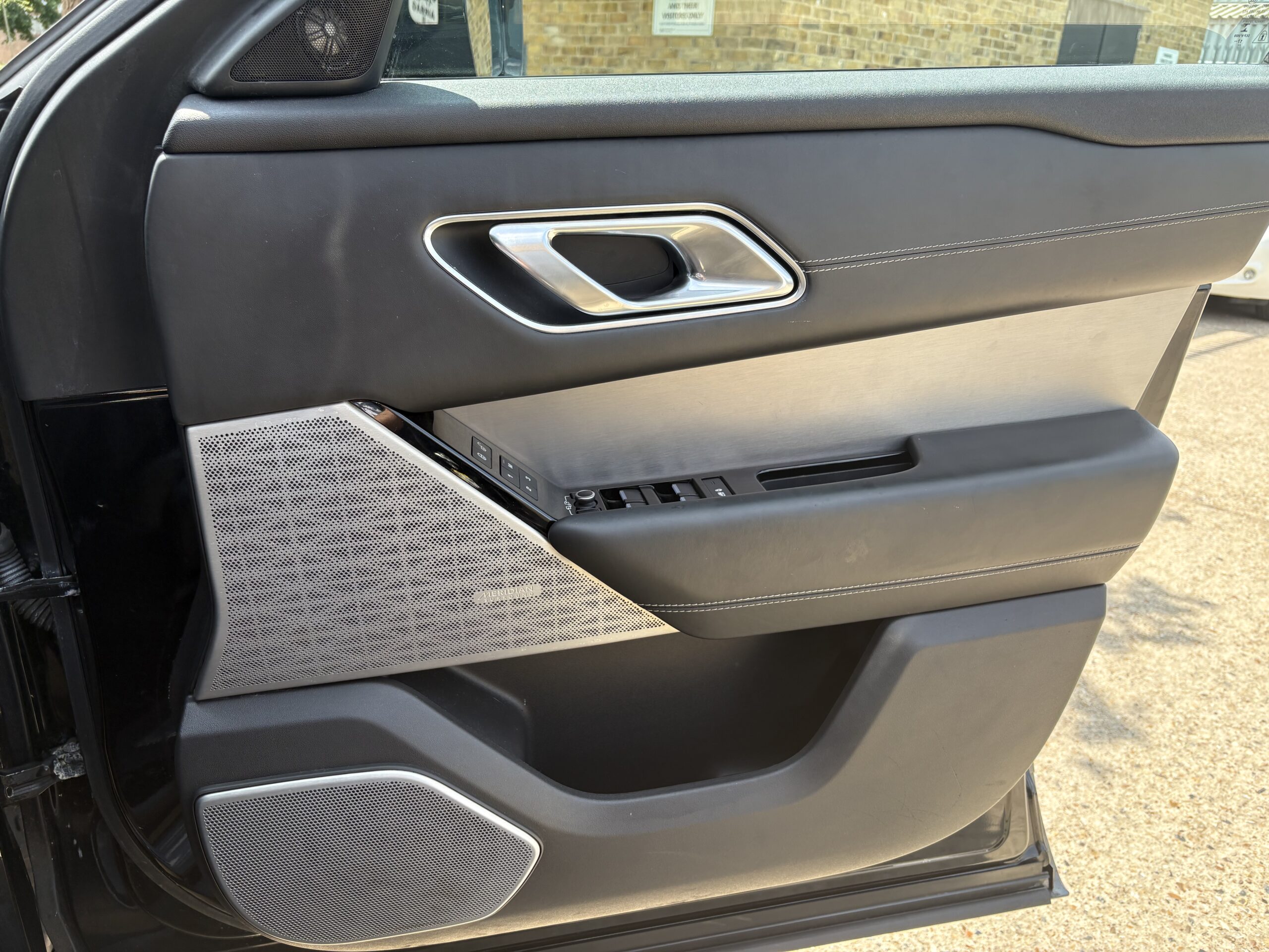 
								2018 Range Rover Velar full									