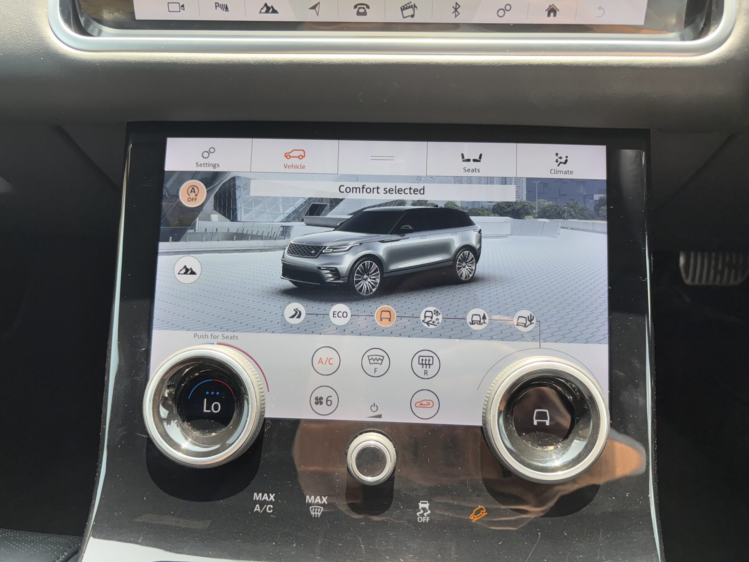 
								2018 Range Rover Velar full									