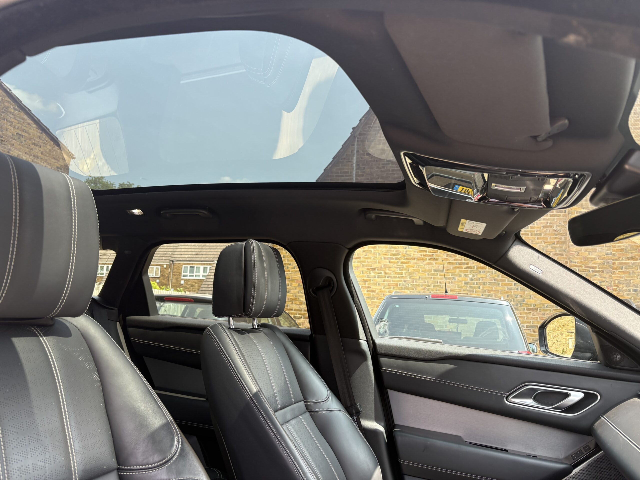 
								2018 Range Rover Velar full									