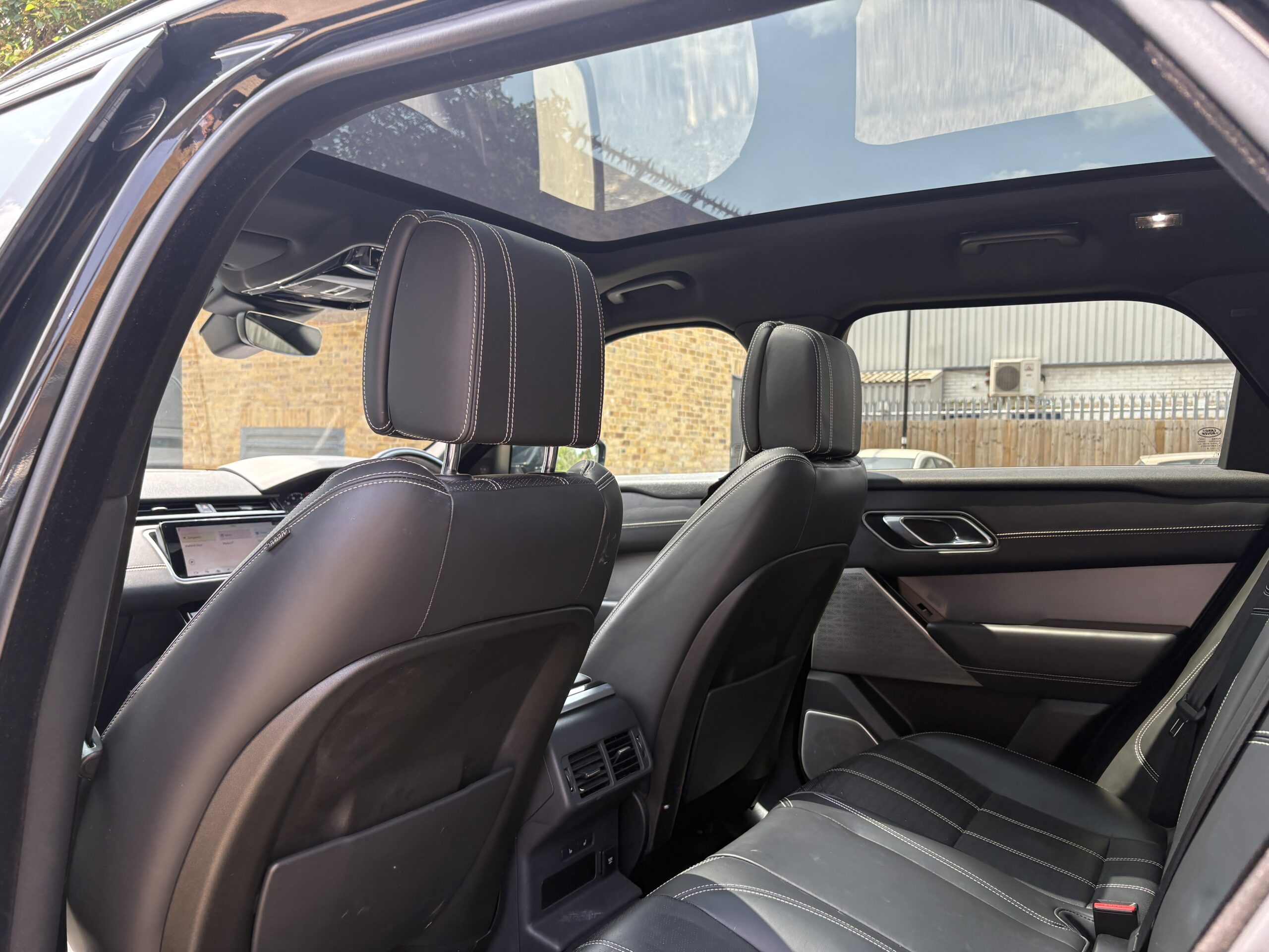 
								2018 Range Rover Velar full									