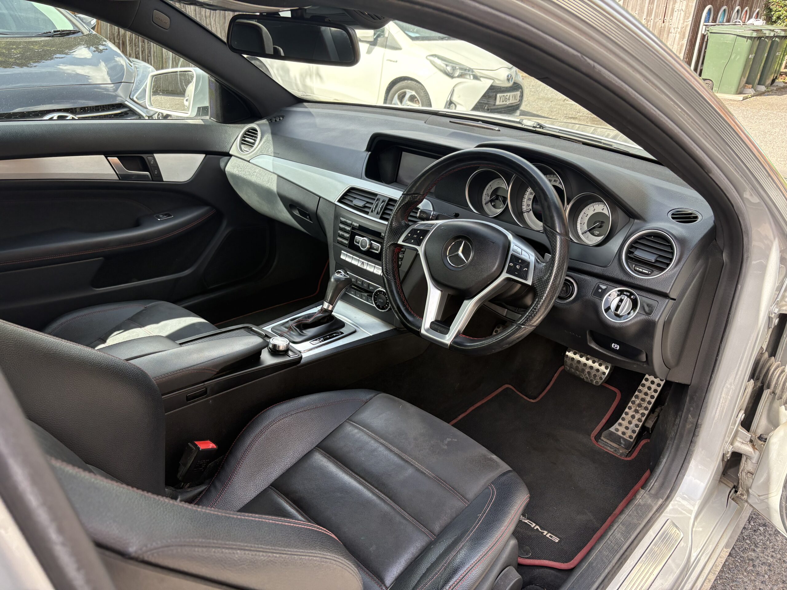 
								2014 Mercedes Benz c180 AMG Sport full									