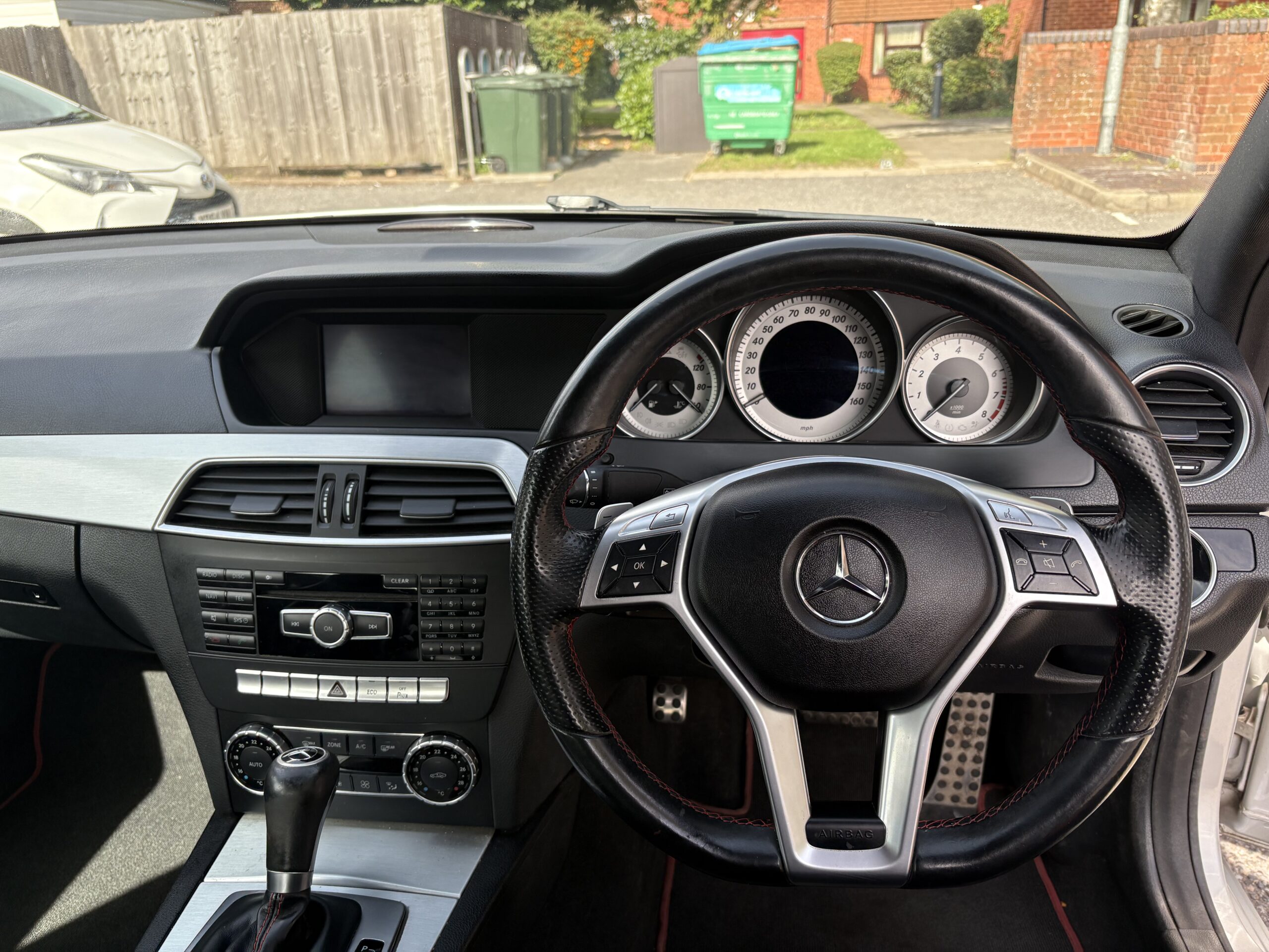 
								2014 Mercedes Benz c180 AMG Sport full									