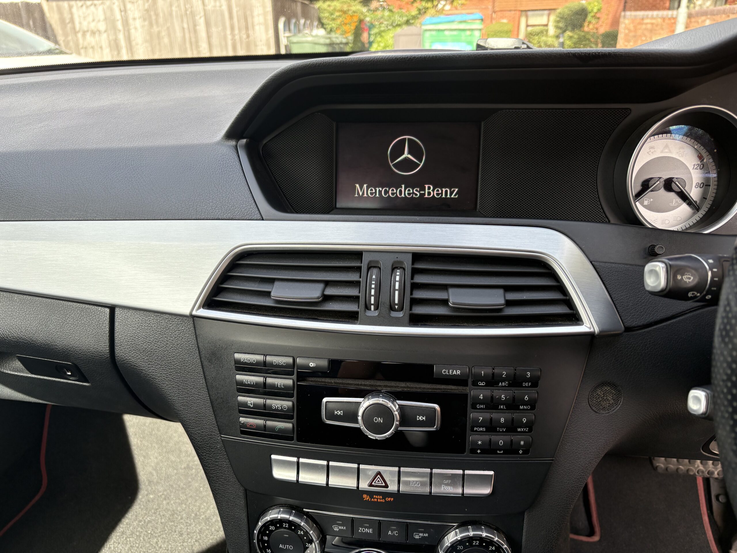 
								2014 Mercedes Benz c180 AMG Sport full									