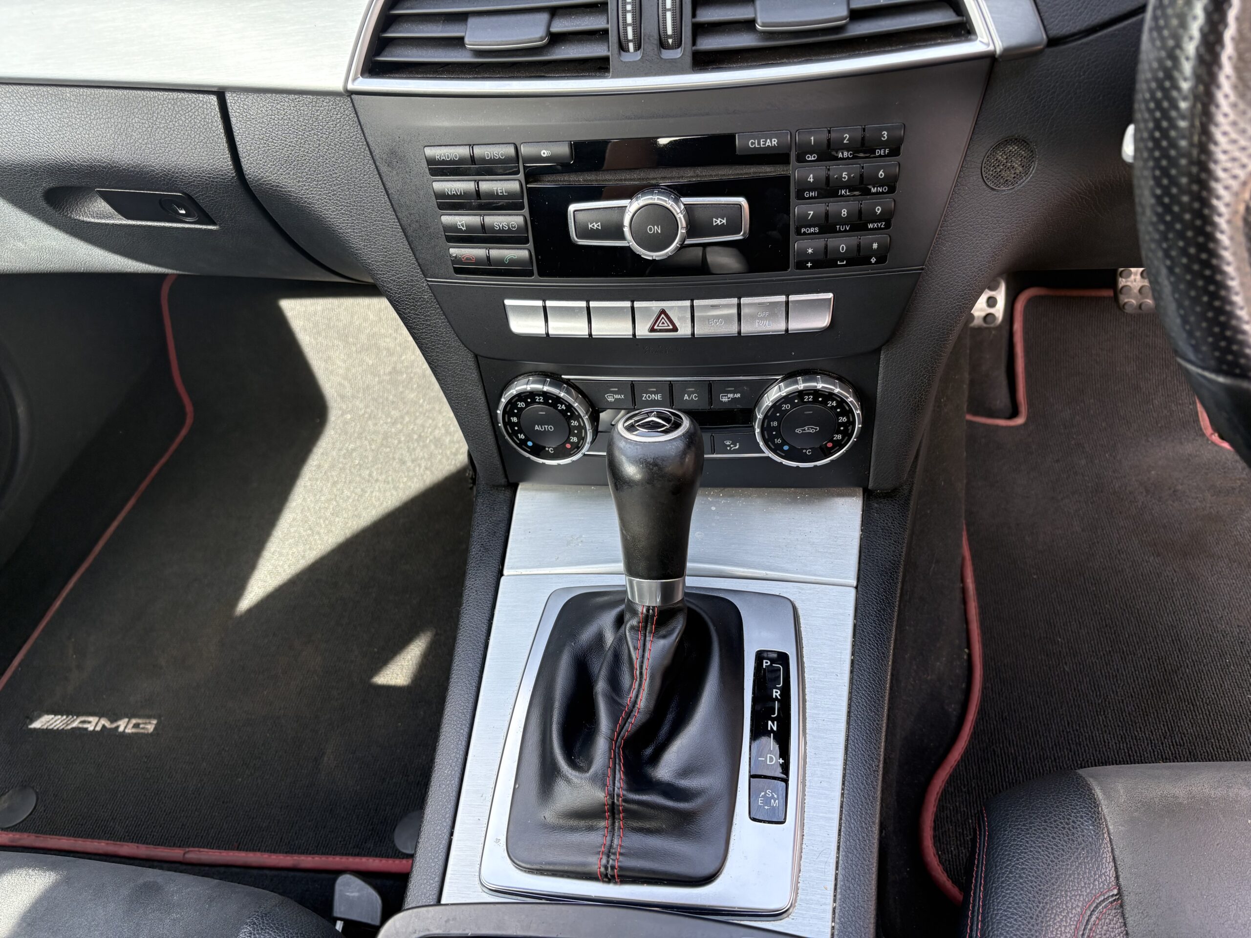 
								2014 Mercedes Benz c180 AMG Sport full									