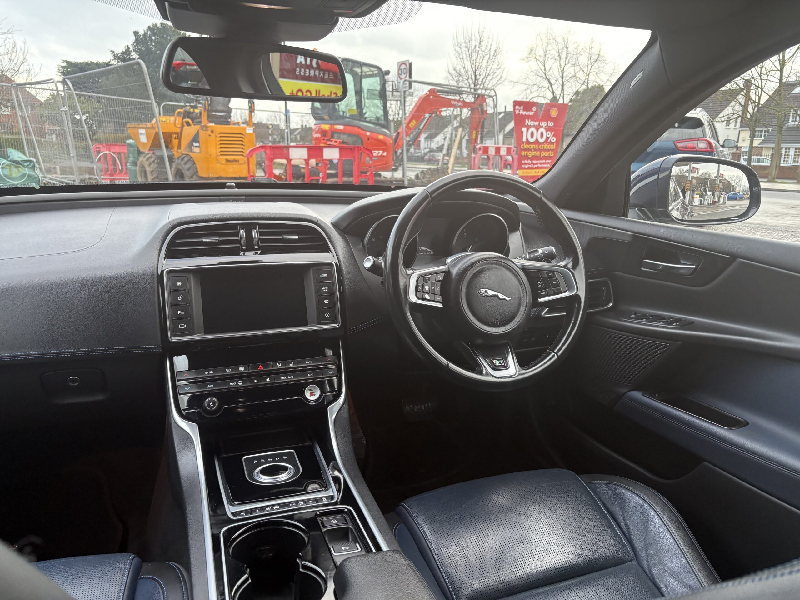 
								Jaguar XE R-Sport 2016 full									