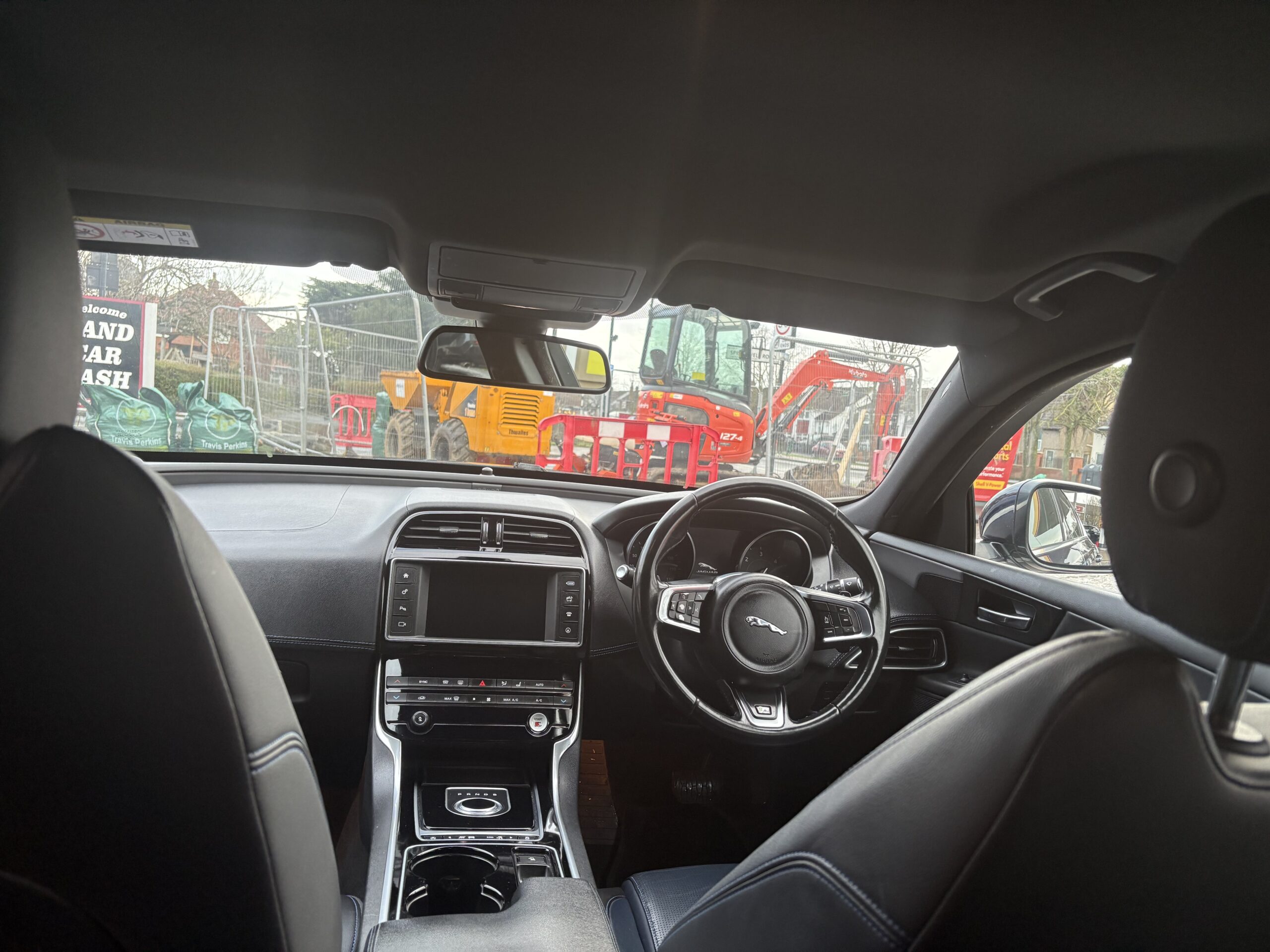 
								Jaguar XE R-Sport 2016 full									