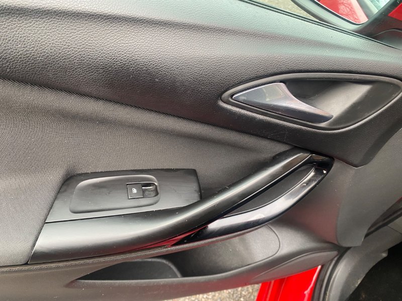 
								2016 Vauxhall Astra full									