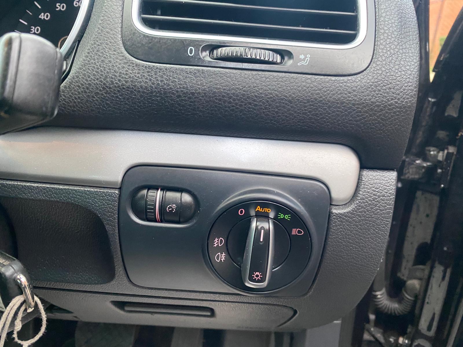 
								2010 Volkswagen Golf GT 1.4 TSI full									