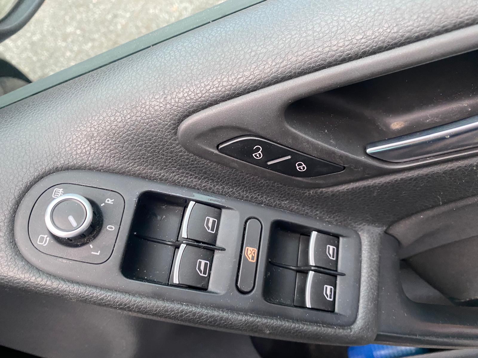 
								2010 Volkswagen Golf GT 1.4 TSI full									