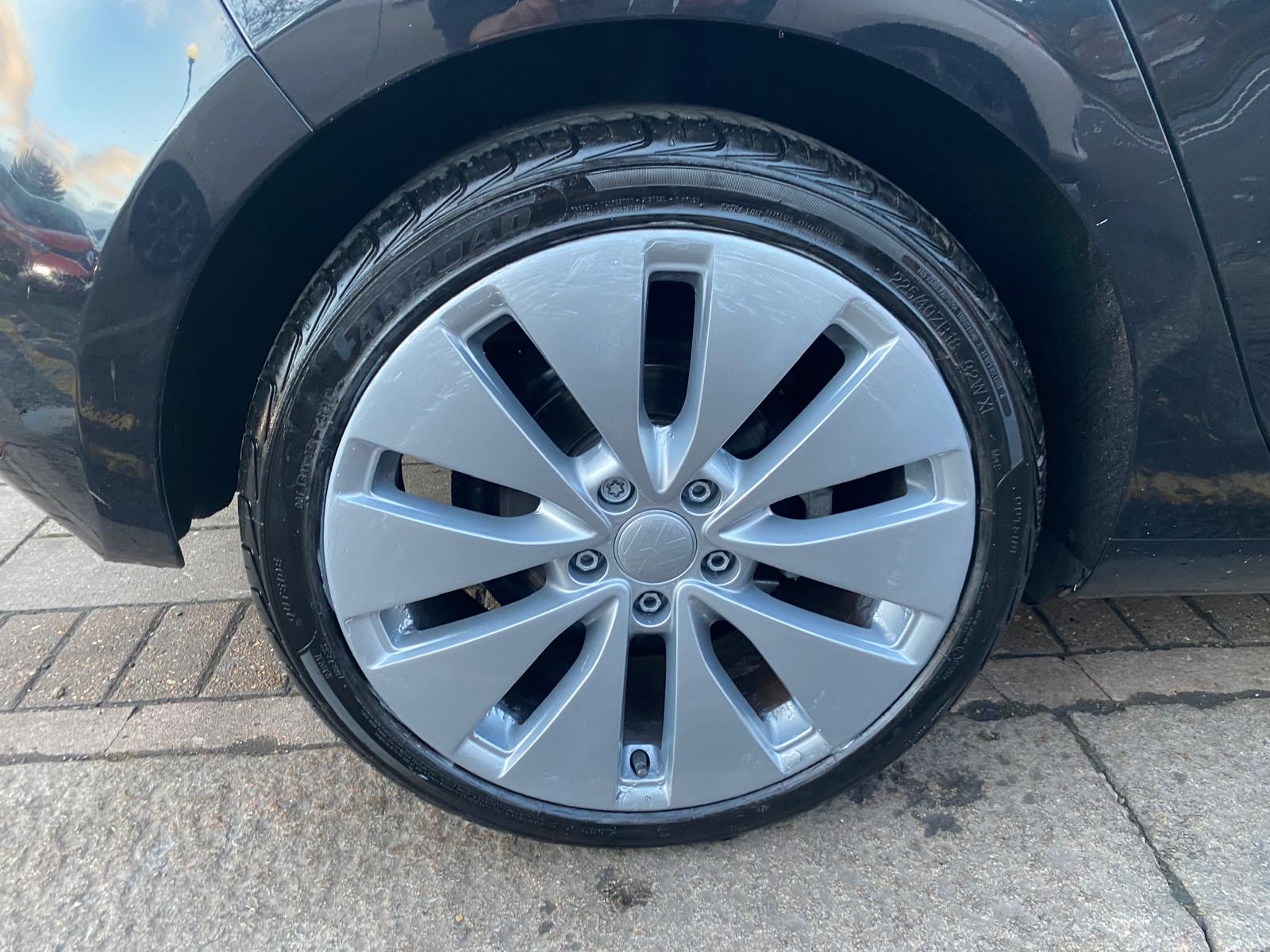 
								2010 Volkswagen Golf GT 1.4 TSI full									