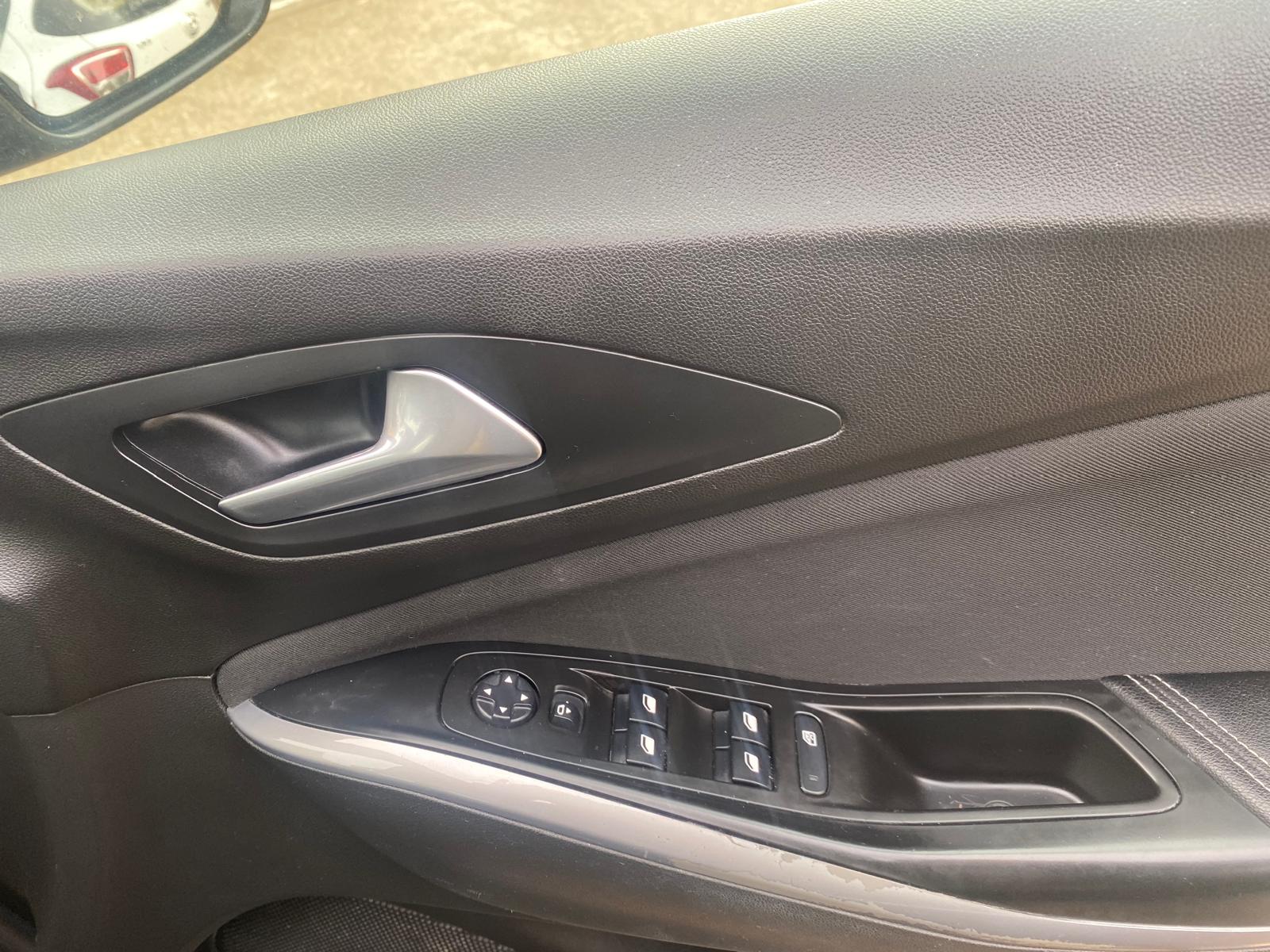 
								2020 Vauxhall GrandLandX full									