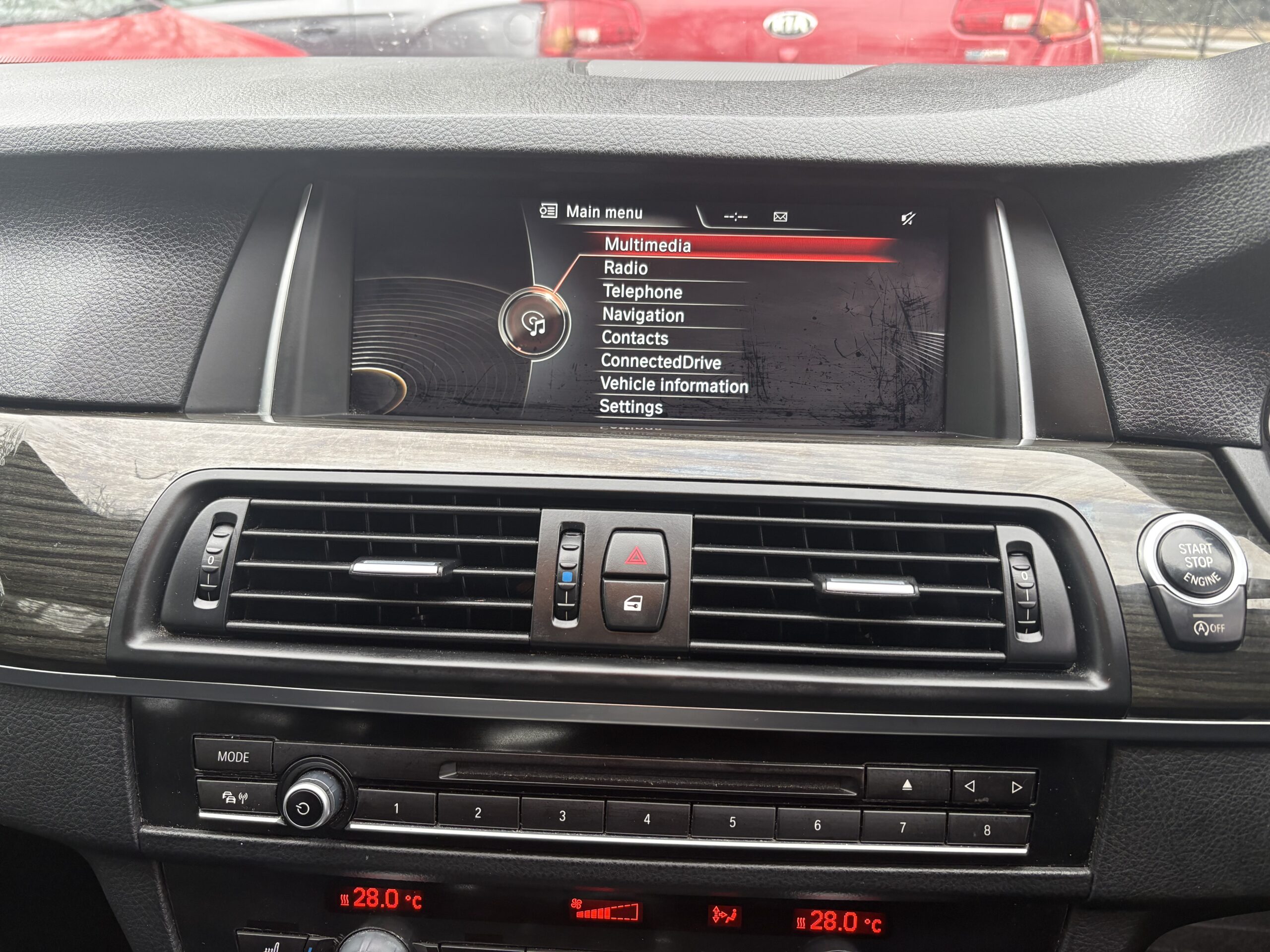 
								2015 BMW 520d Luxury full									