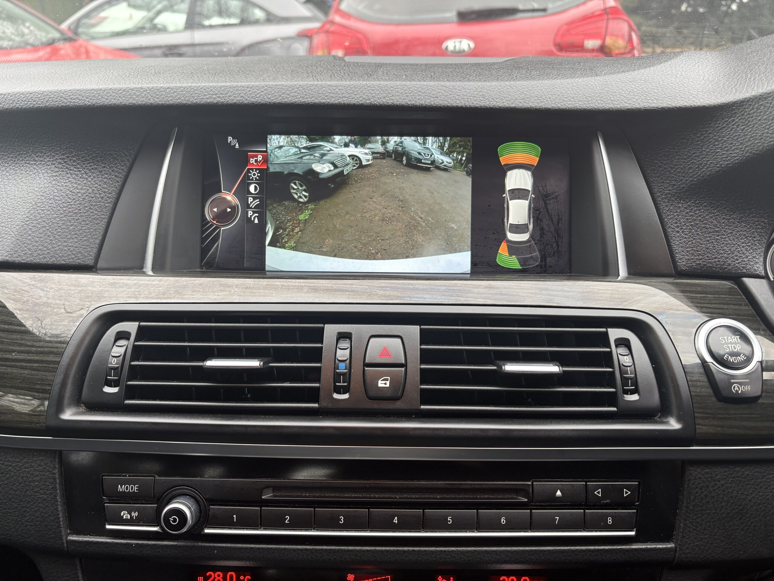 
								2015 BMW 520d Luxury full									