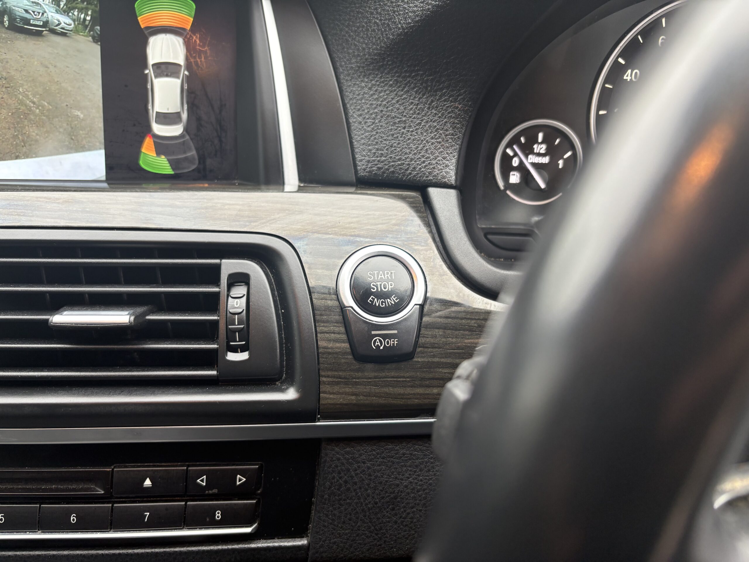 
								2015 BMW 520d Luxury full									