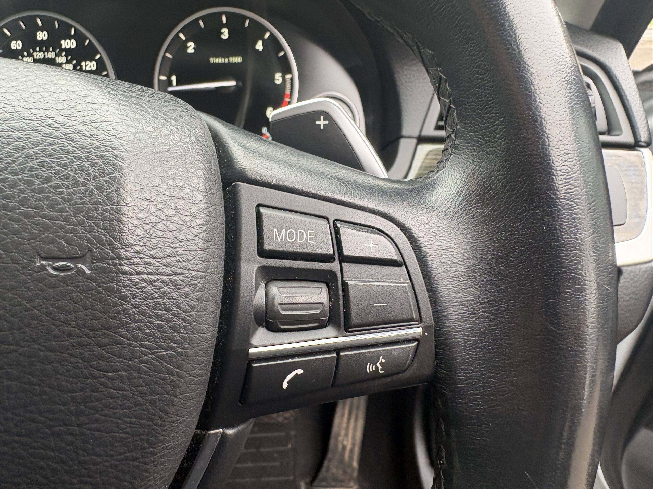 
								2015 BMW 520d Luxury full									