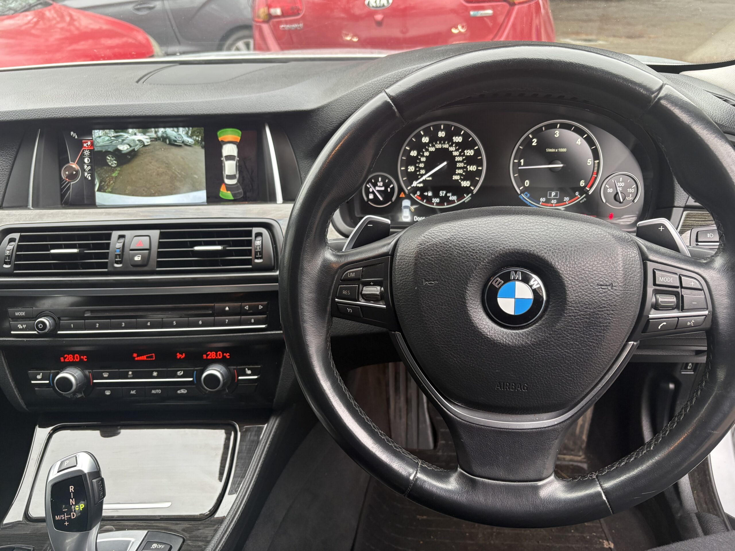 
								2015 BMW 520d Luxury full									