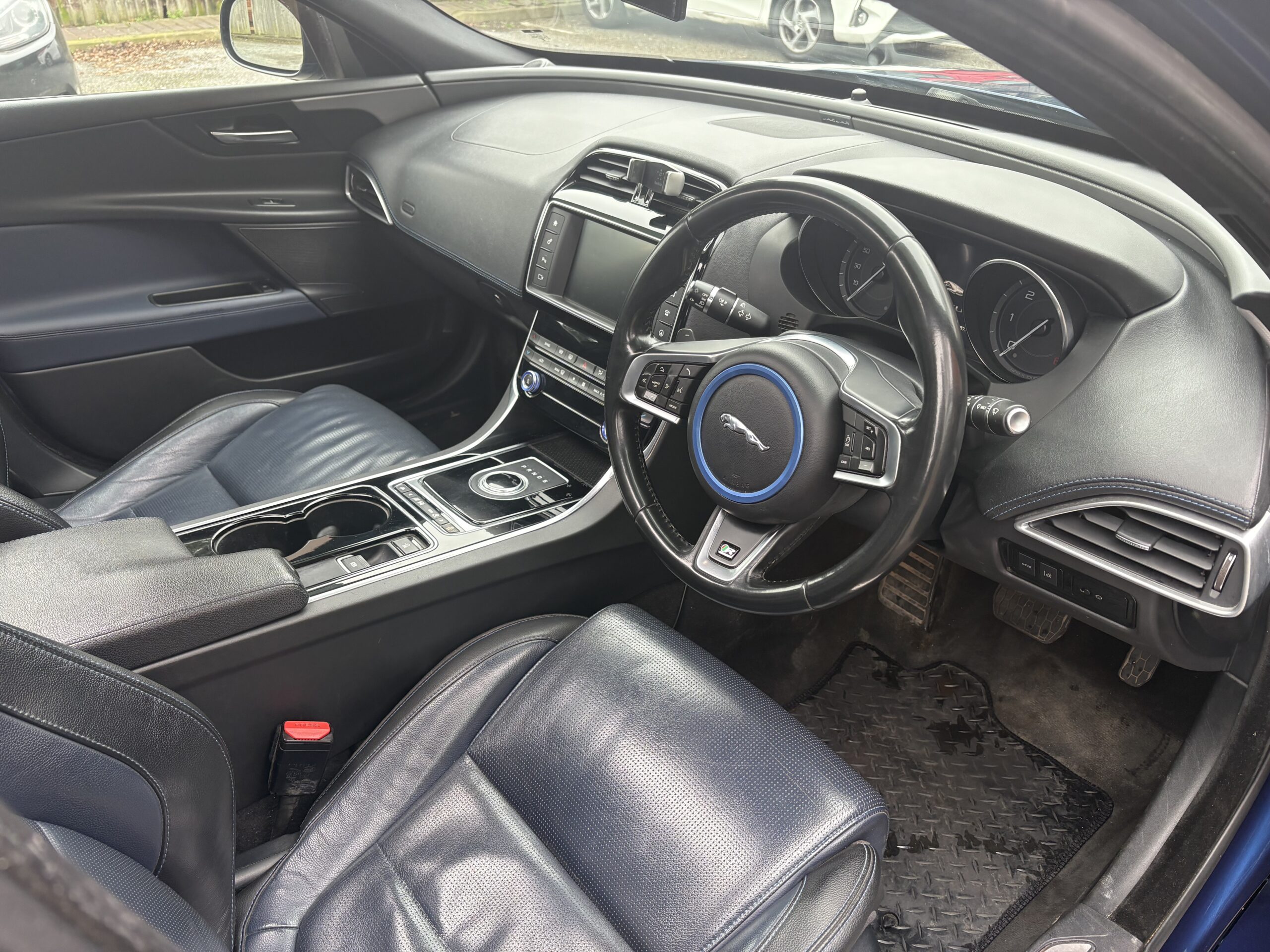 
								2015 Jaguar XE R-Sport full									