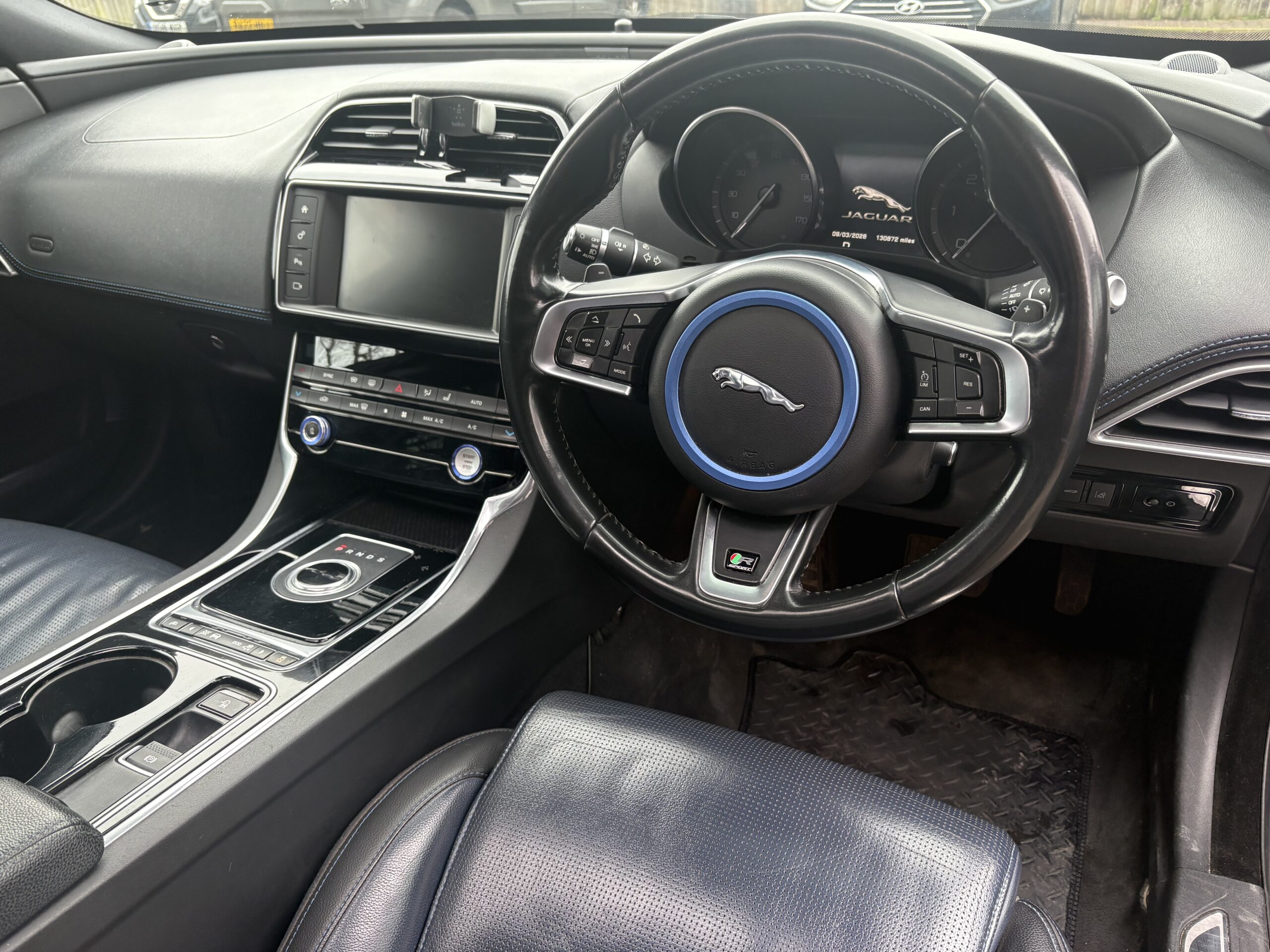 
								2015 Jaguar XE R-Sport full									