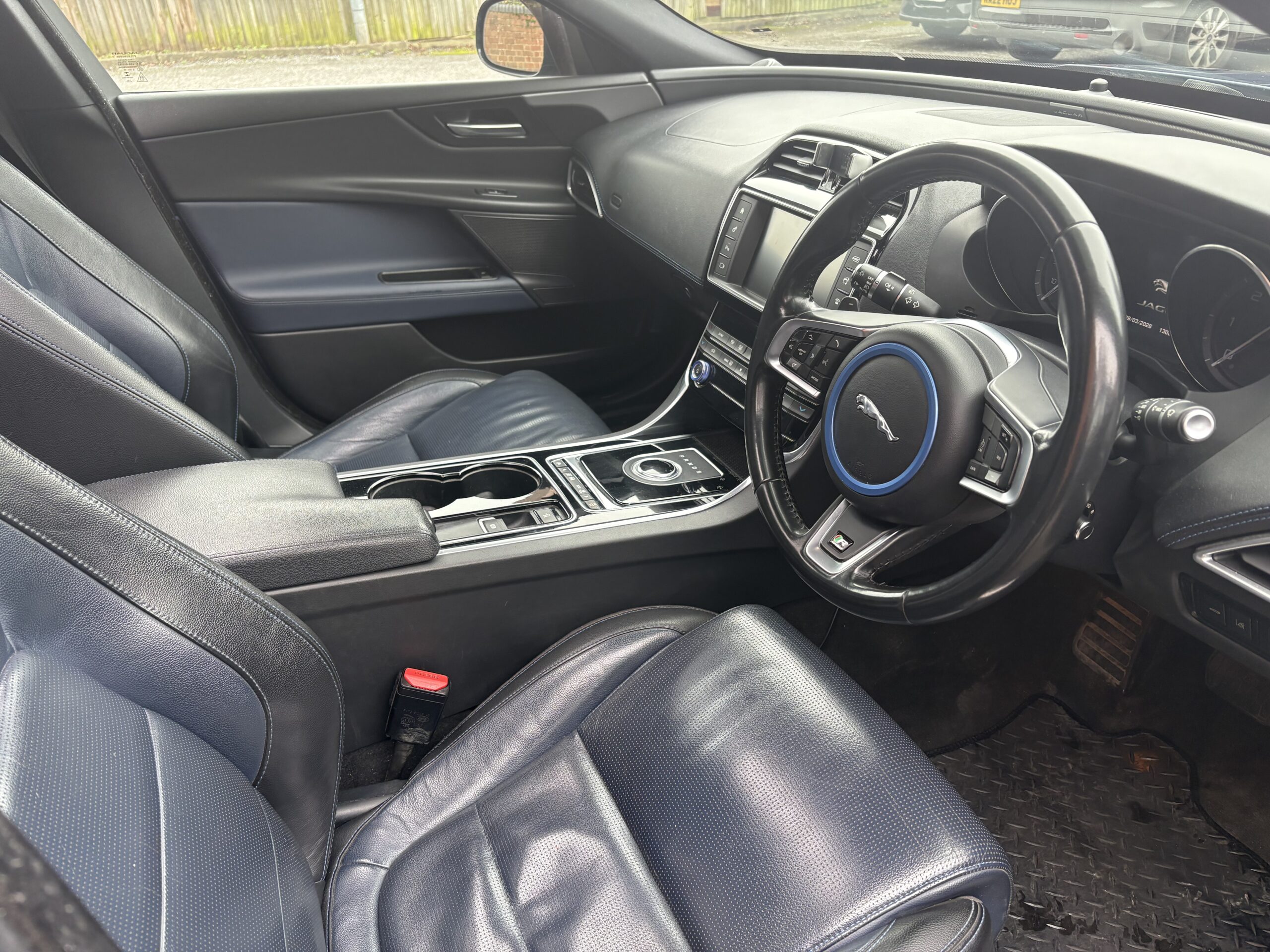 
								2015 Jaguar XE R-Sport full									