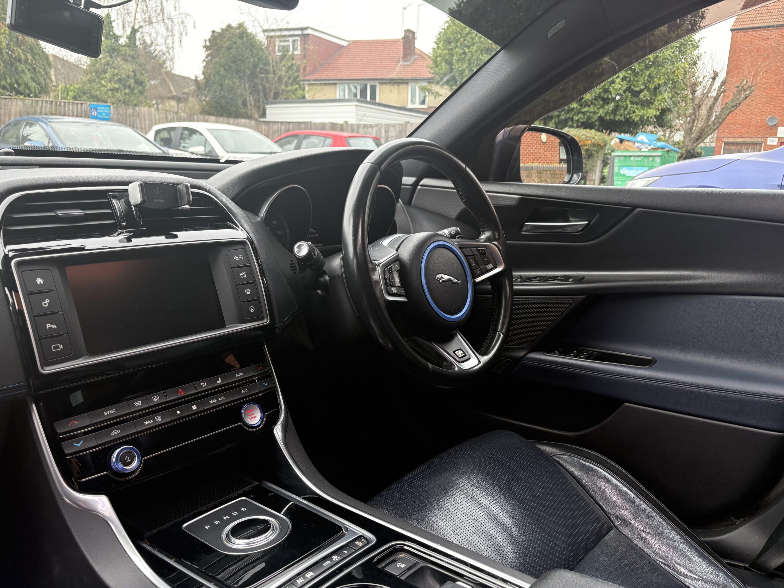 
								2015 Jaguar XE R-Sport full									