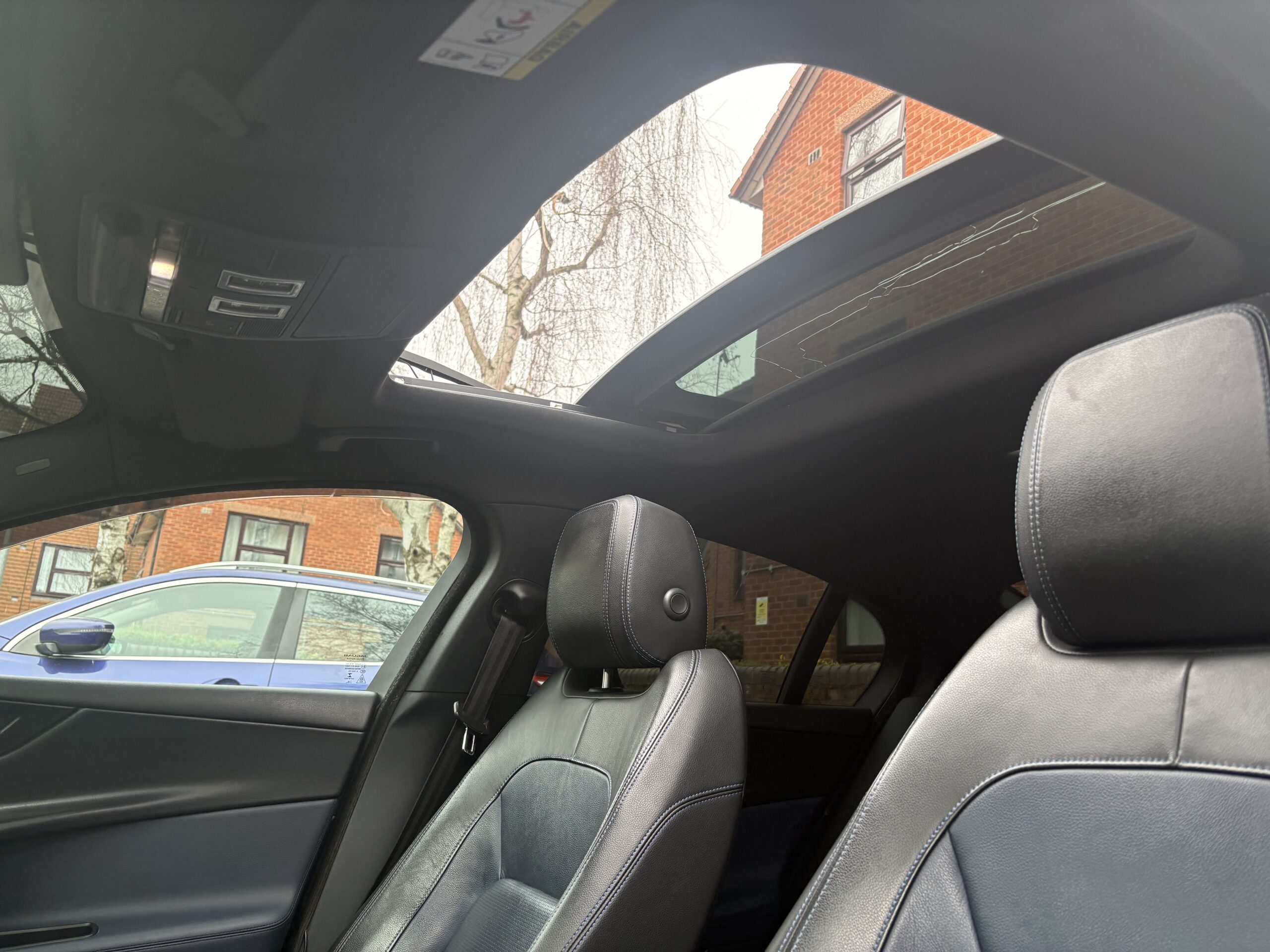 
								2015 Jaguar XE R-Sport full									