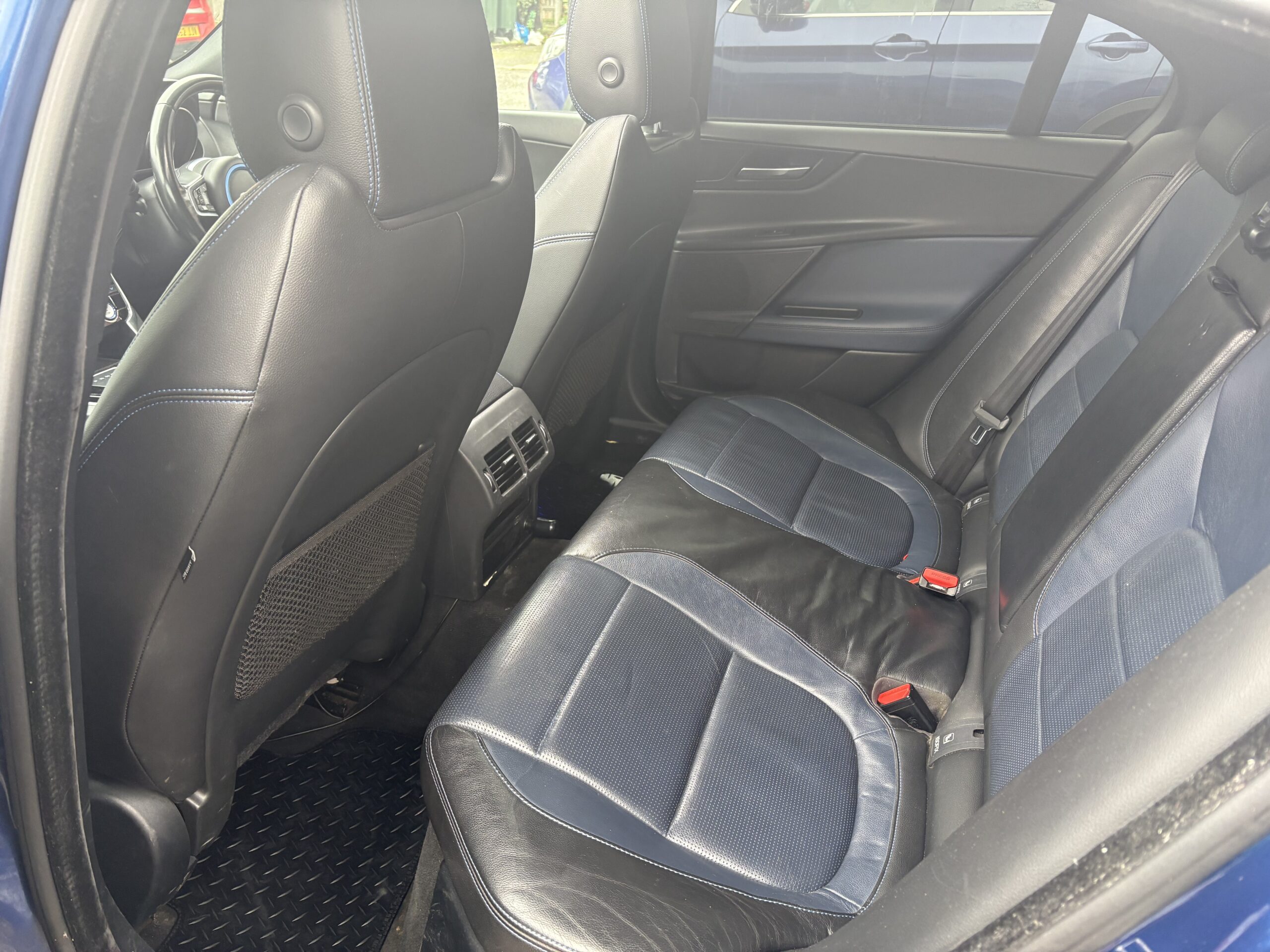 
								2015 Jaguar XE R-Sport full									