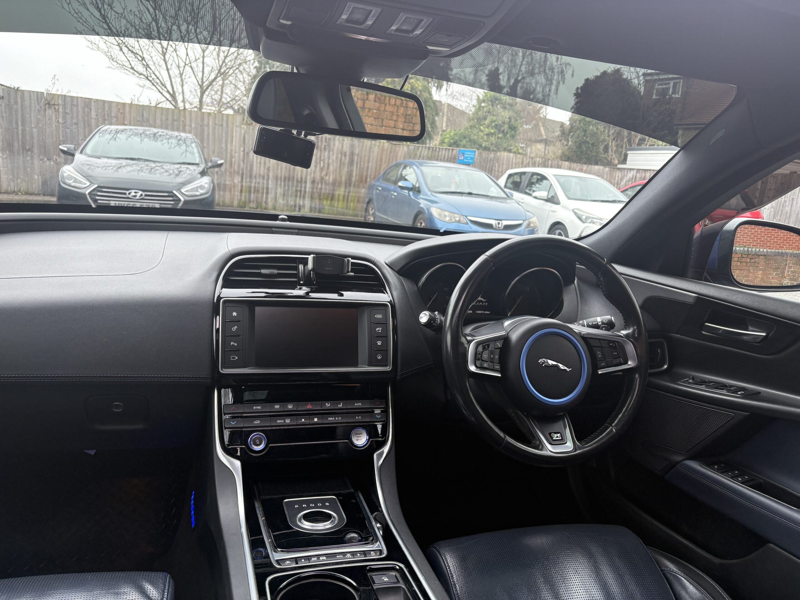 
								2015 Jaguar XE R-Sport full									