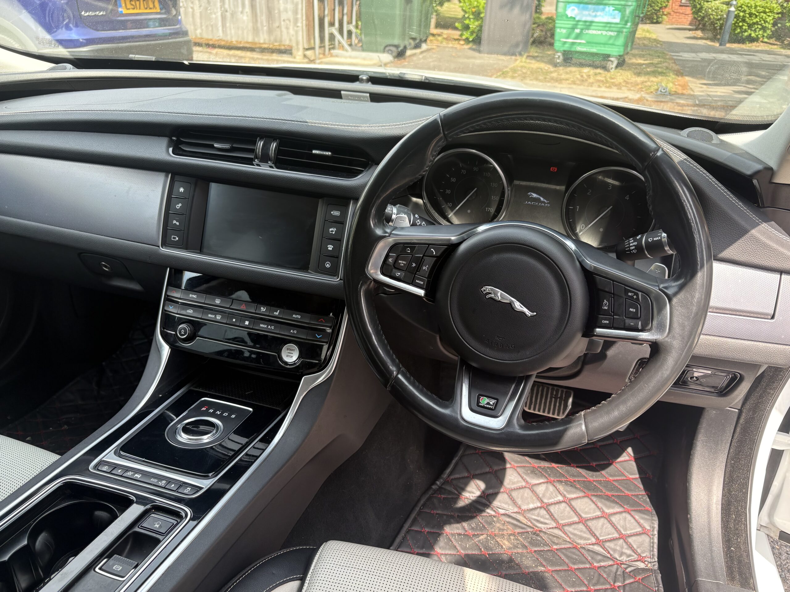 
								2017 Jaguar XF full									