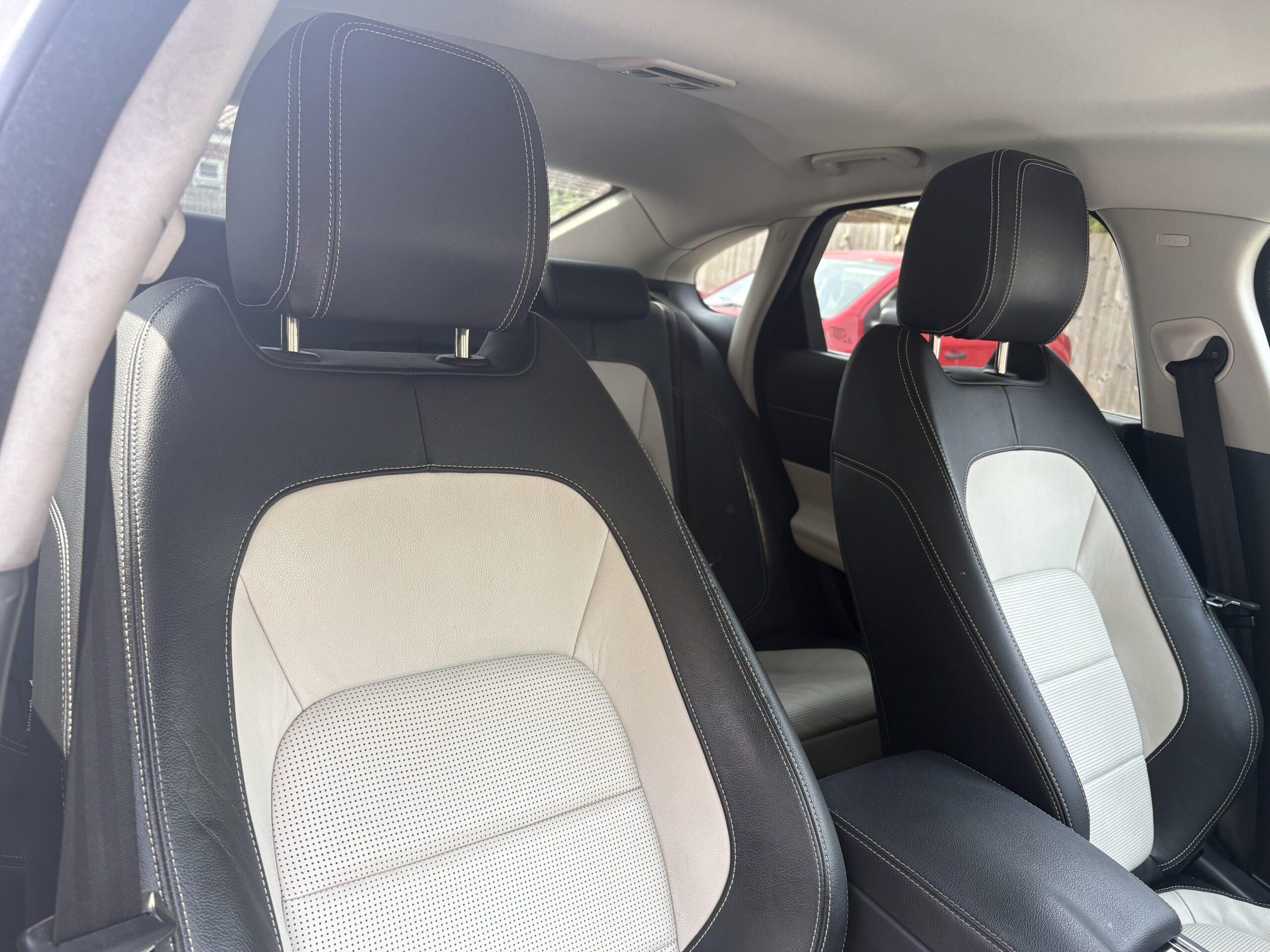 
								2017 Jaguar XF full									