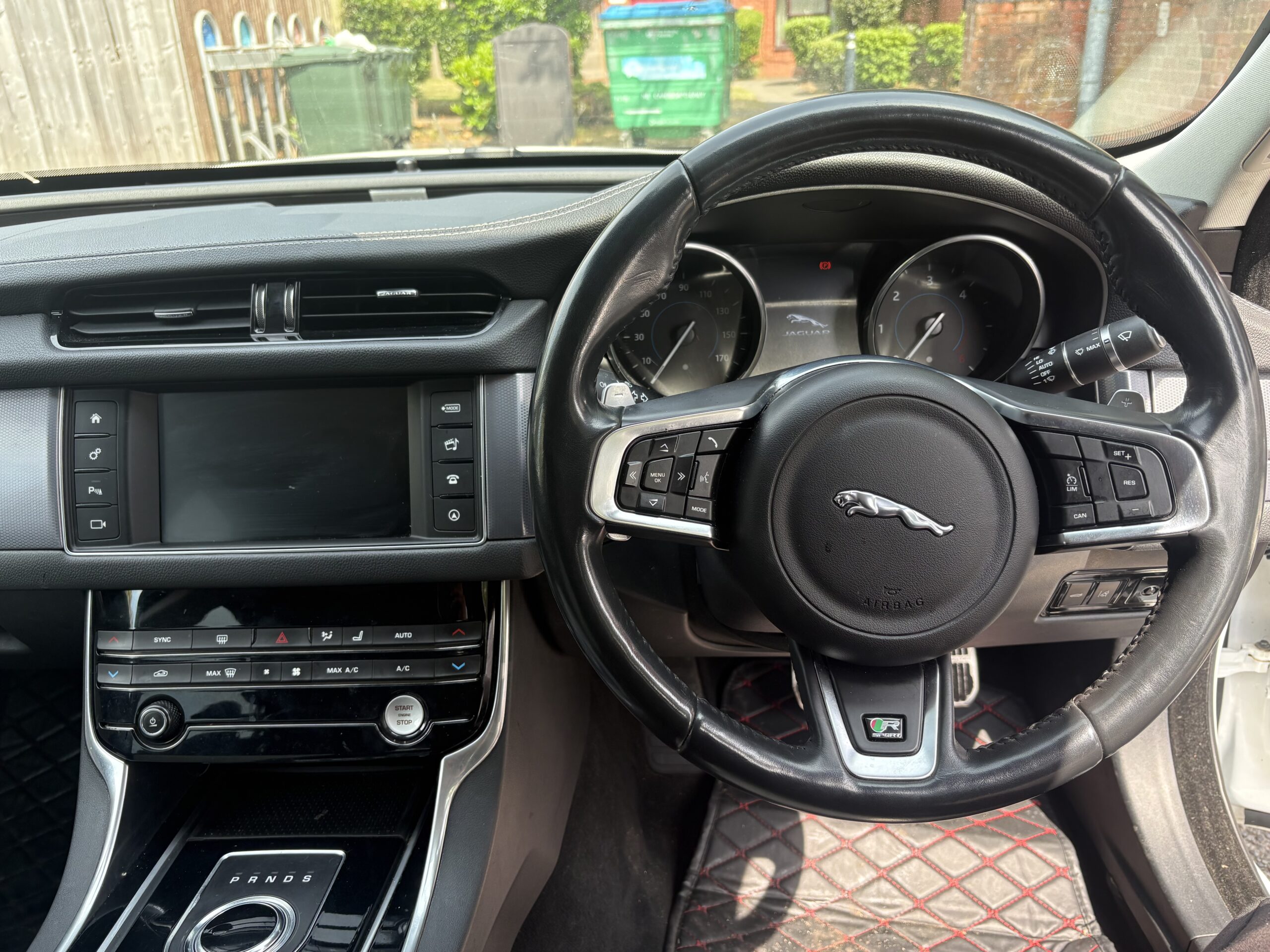 
								2017 Jaguar XF full									