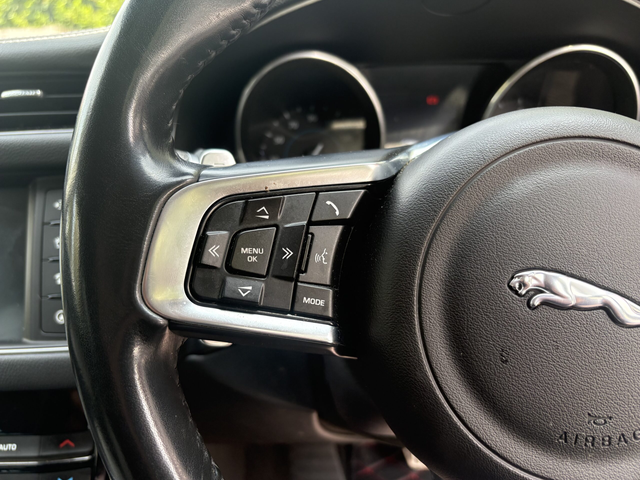 
								2017 Jaguar XF full									