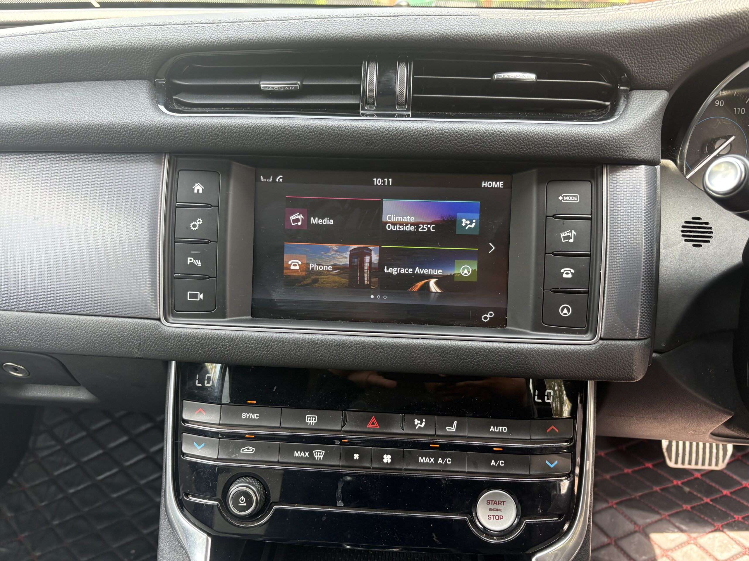 
								2017 Jaguar XF full									