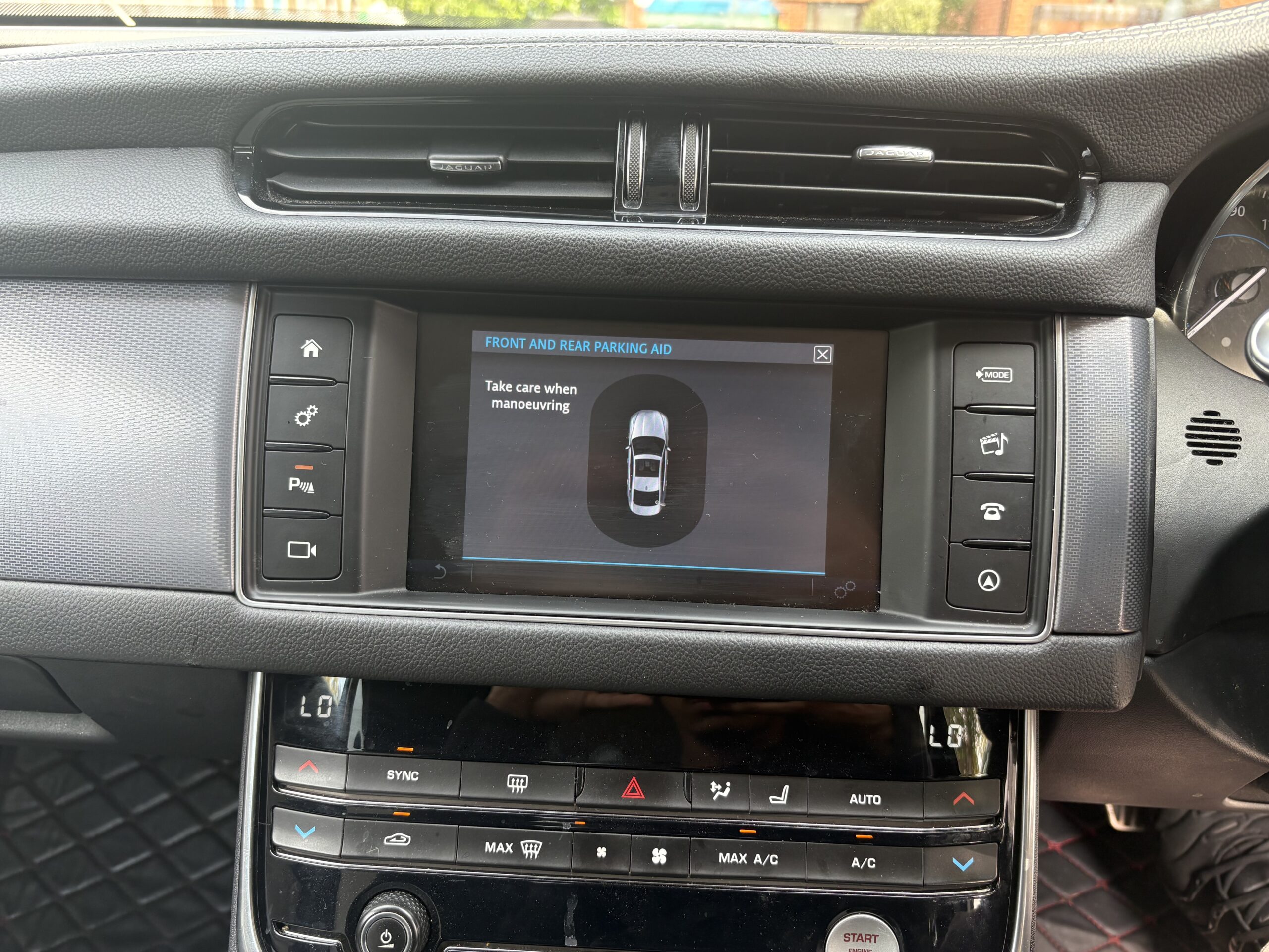 
								2017 Jaguar XF full									