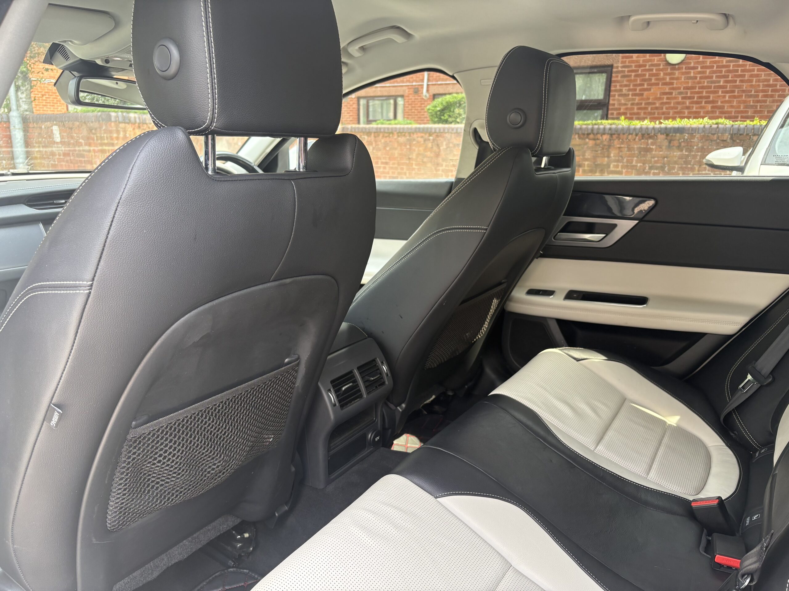 
								2017 Jaguar XF full									