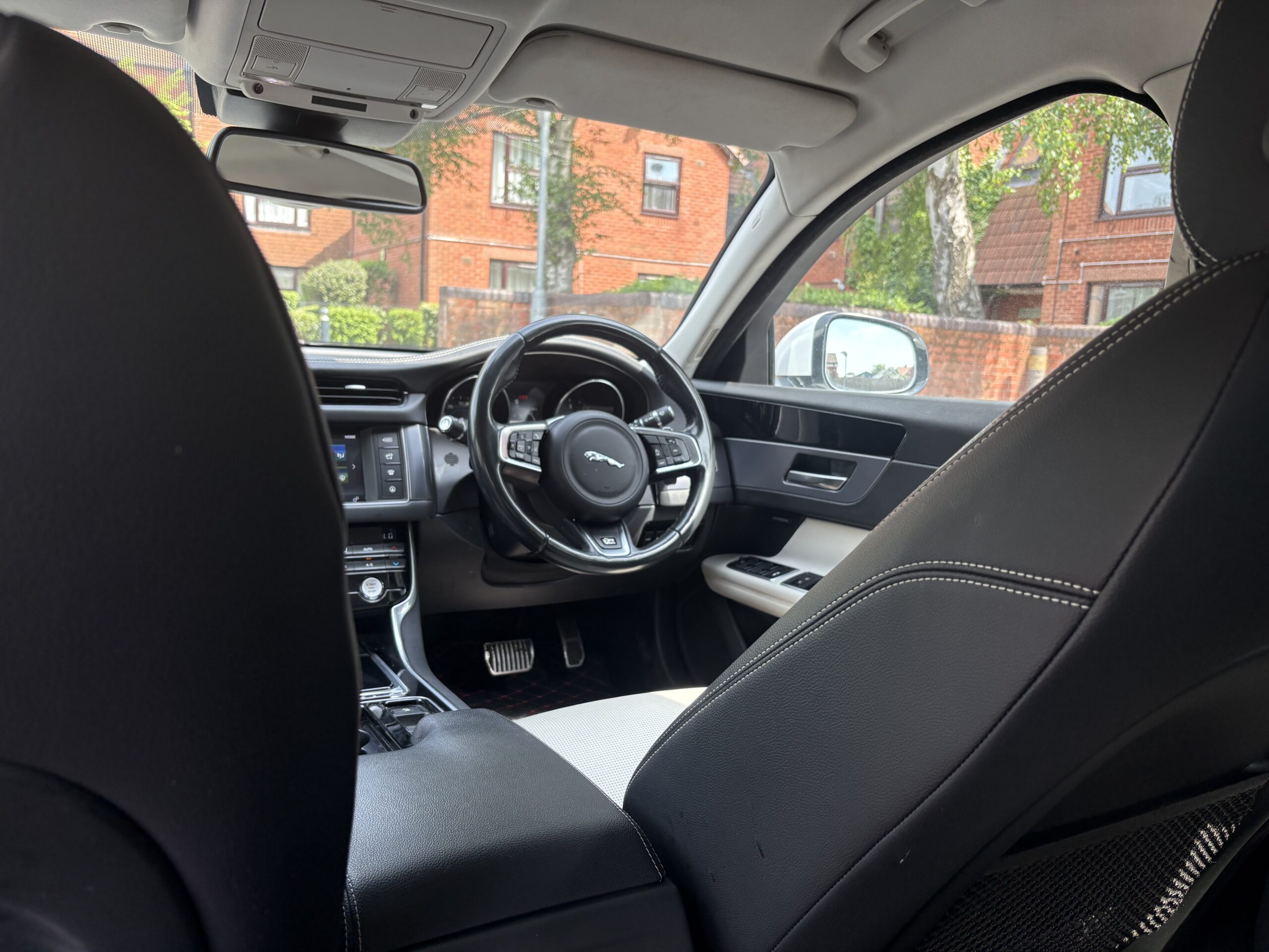 
								2017 Jaguar XF full									