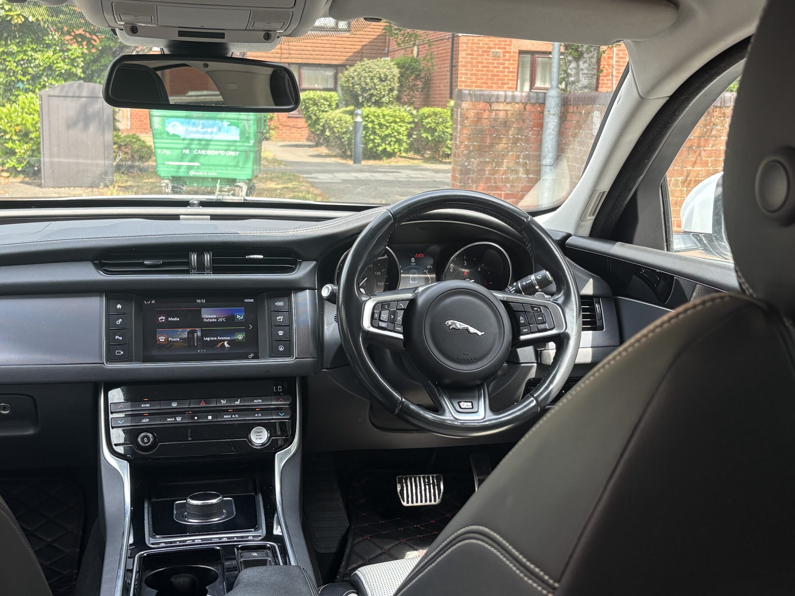 
								2017 Jaguar XF full									