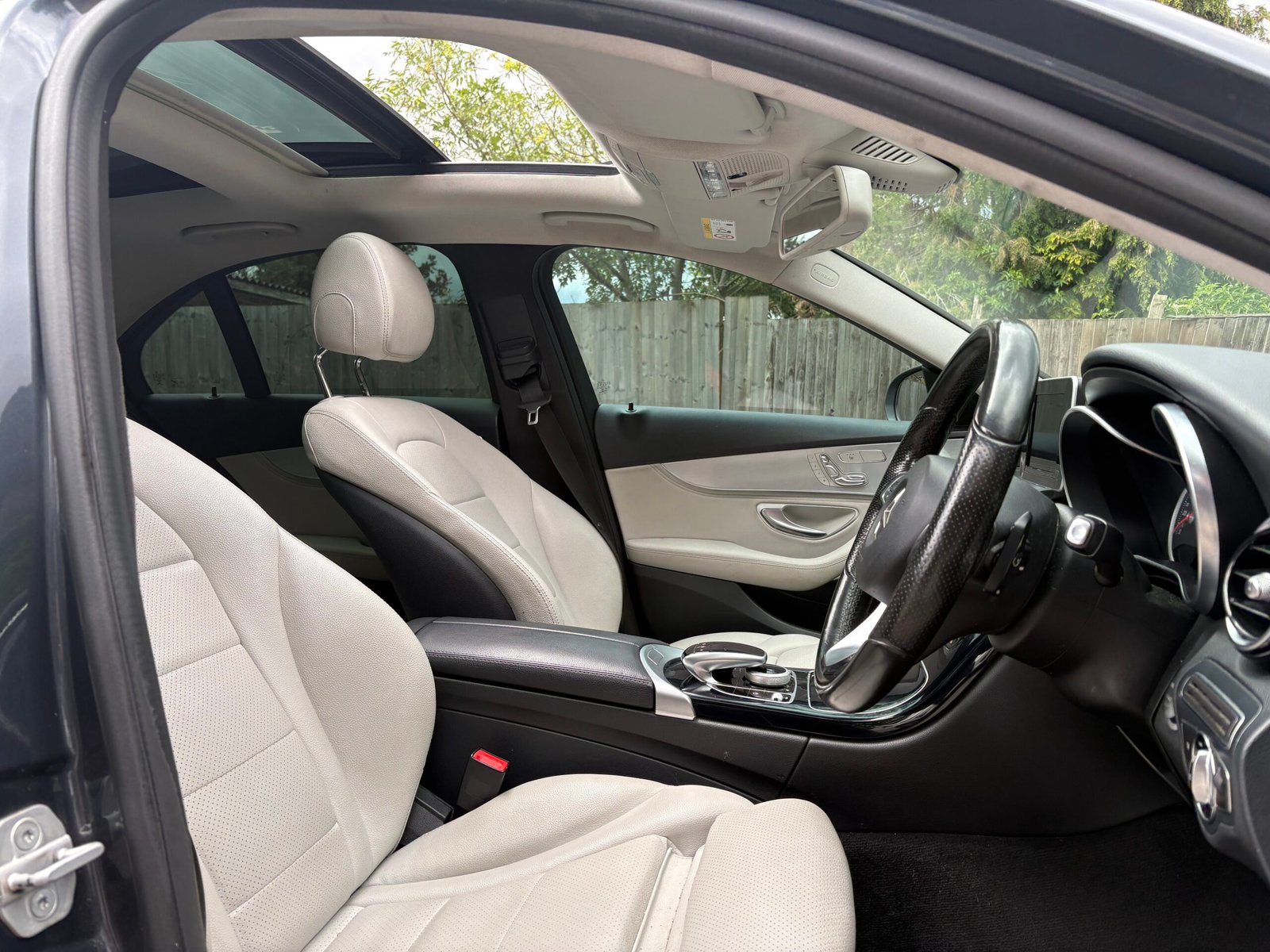 
								2015 Mercedes Benz C220d ( Premium Plus ) full									