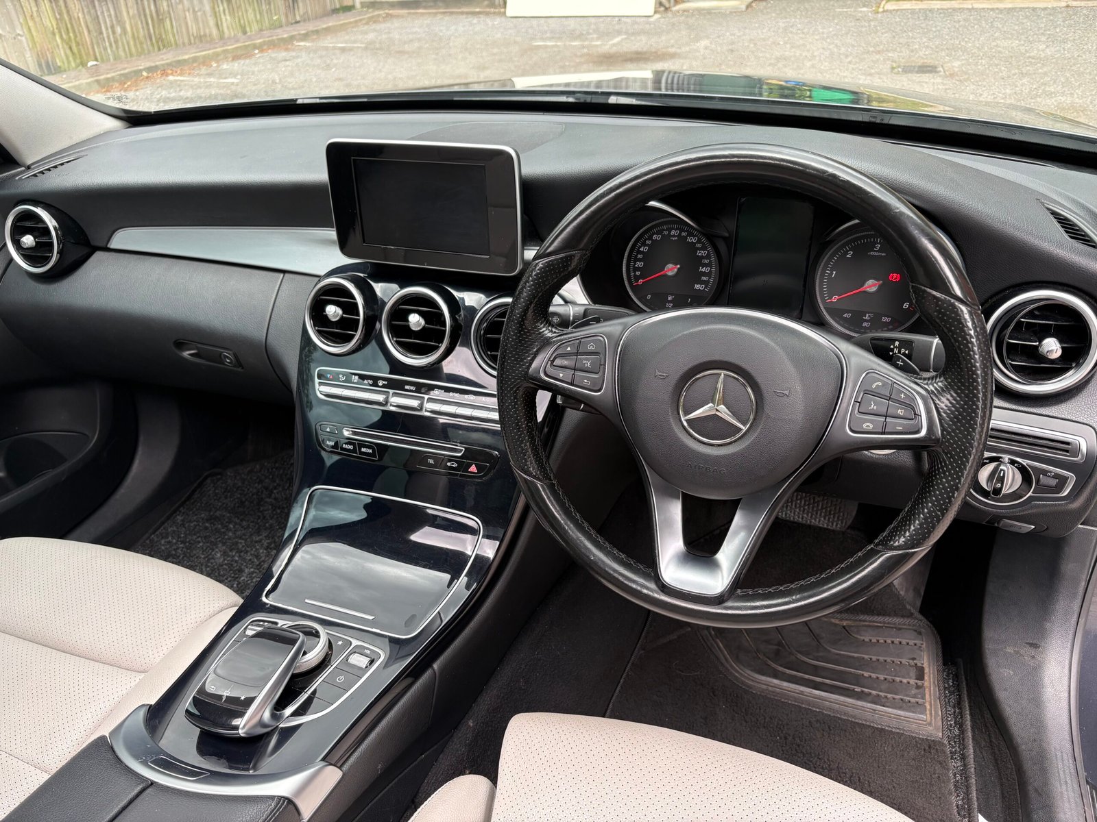 
								2015 Mercedes Benz C220d ( Premium Plus ) full									