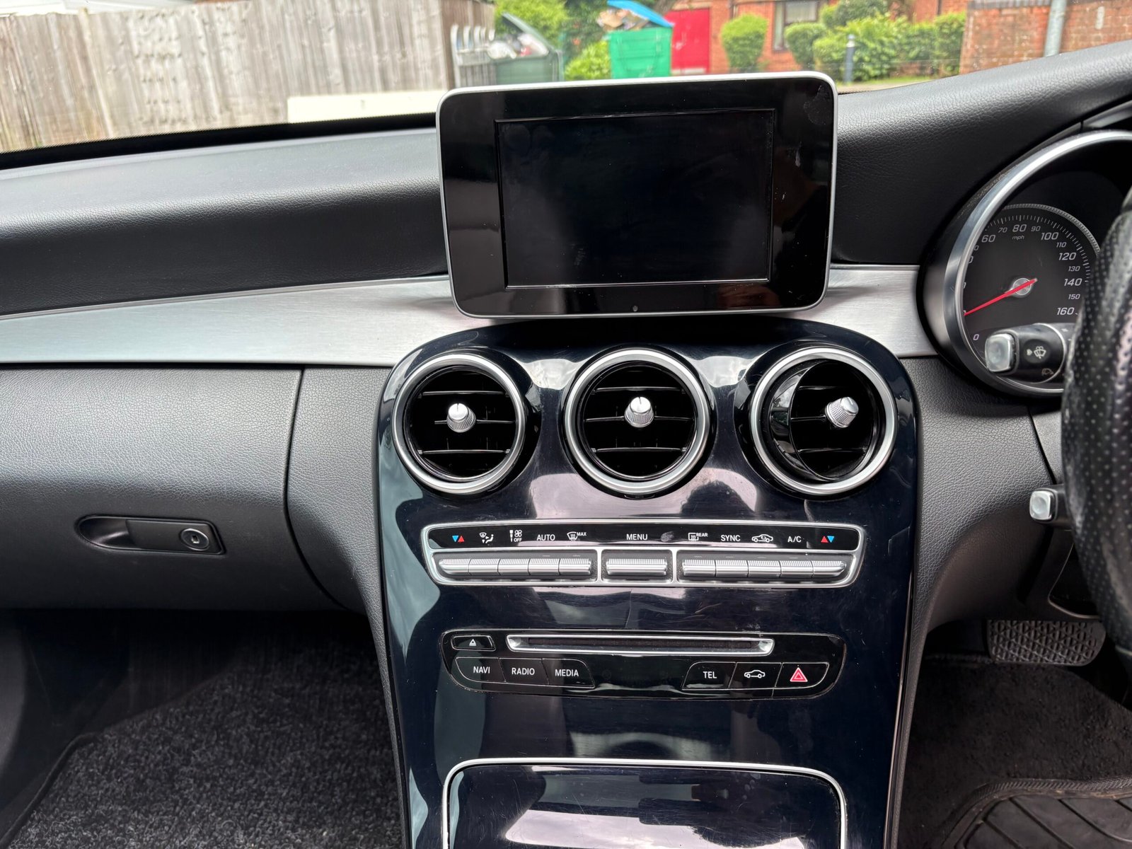 
								2015 Mercedes Benz C220d ( Premium Plus ) full									