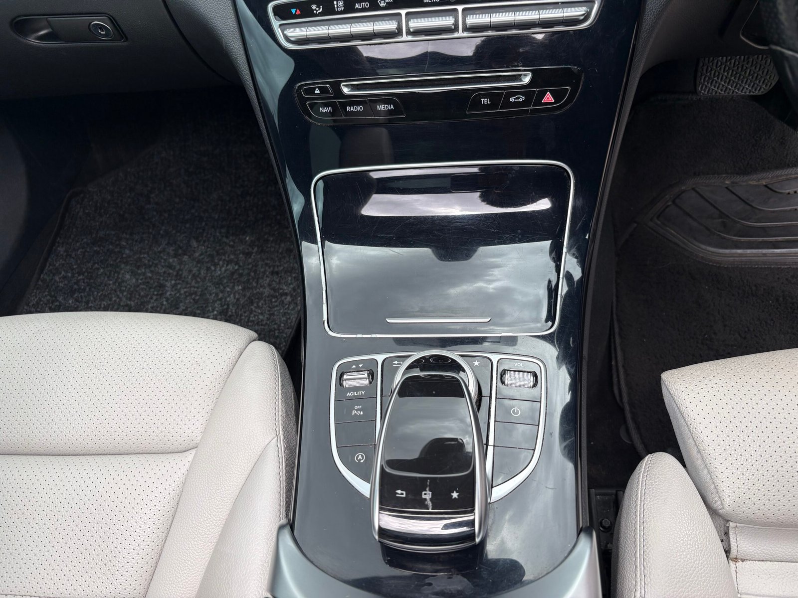 
								2015 Mercedes Benz C220d ( Premium Plus ) full									