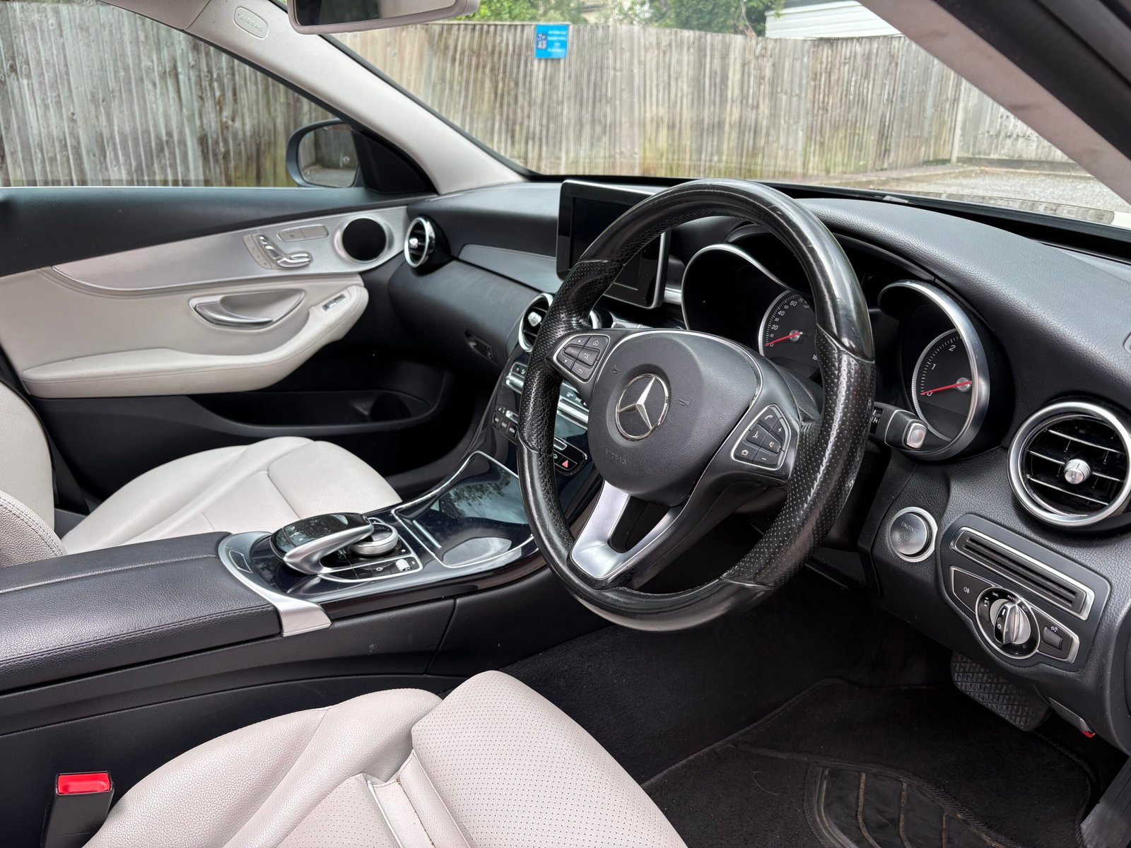 
								2015 Mercedes Benz C220d ( Premium Plus ) full									