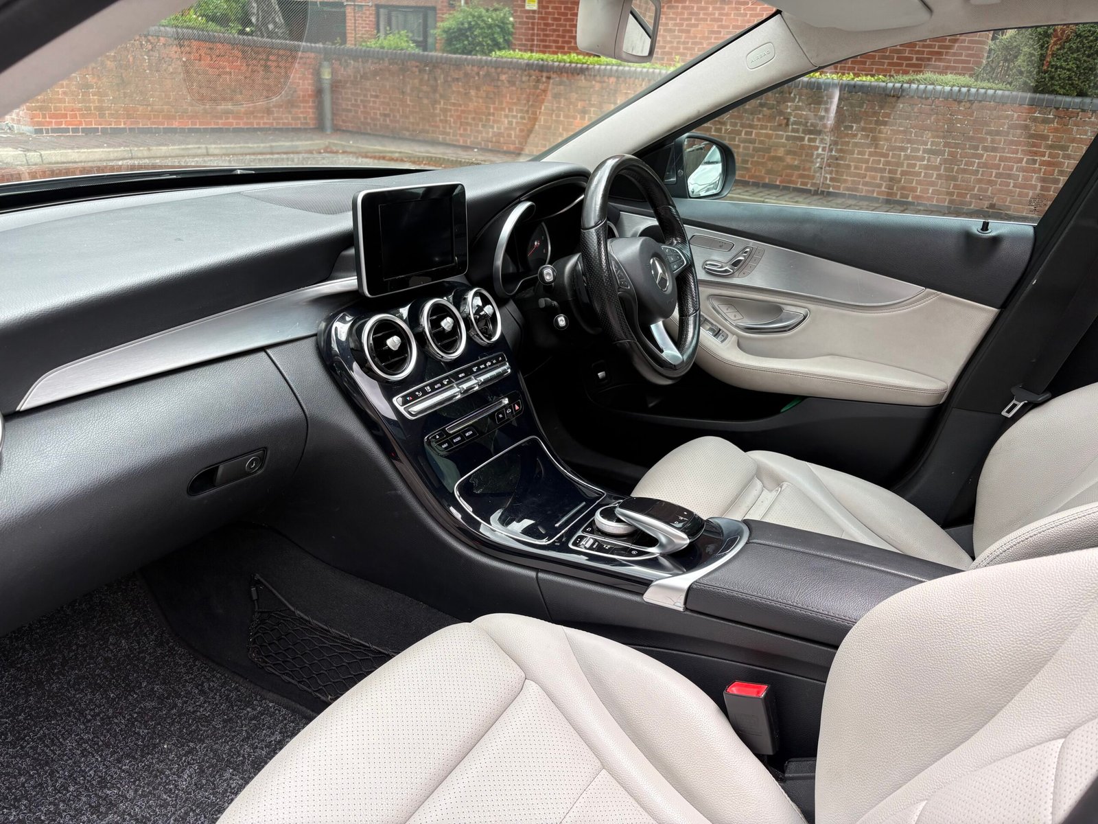 
								2015 Mercedes Benz C220d ( Premium Plus ) full									