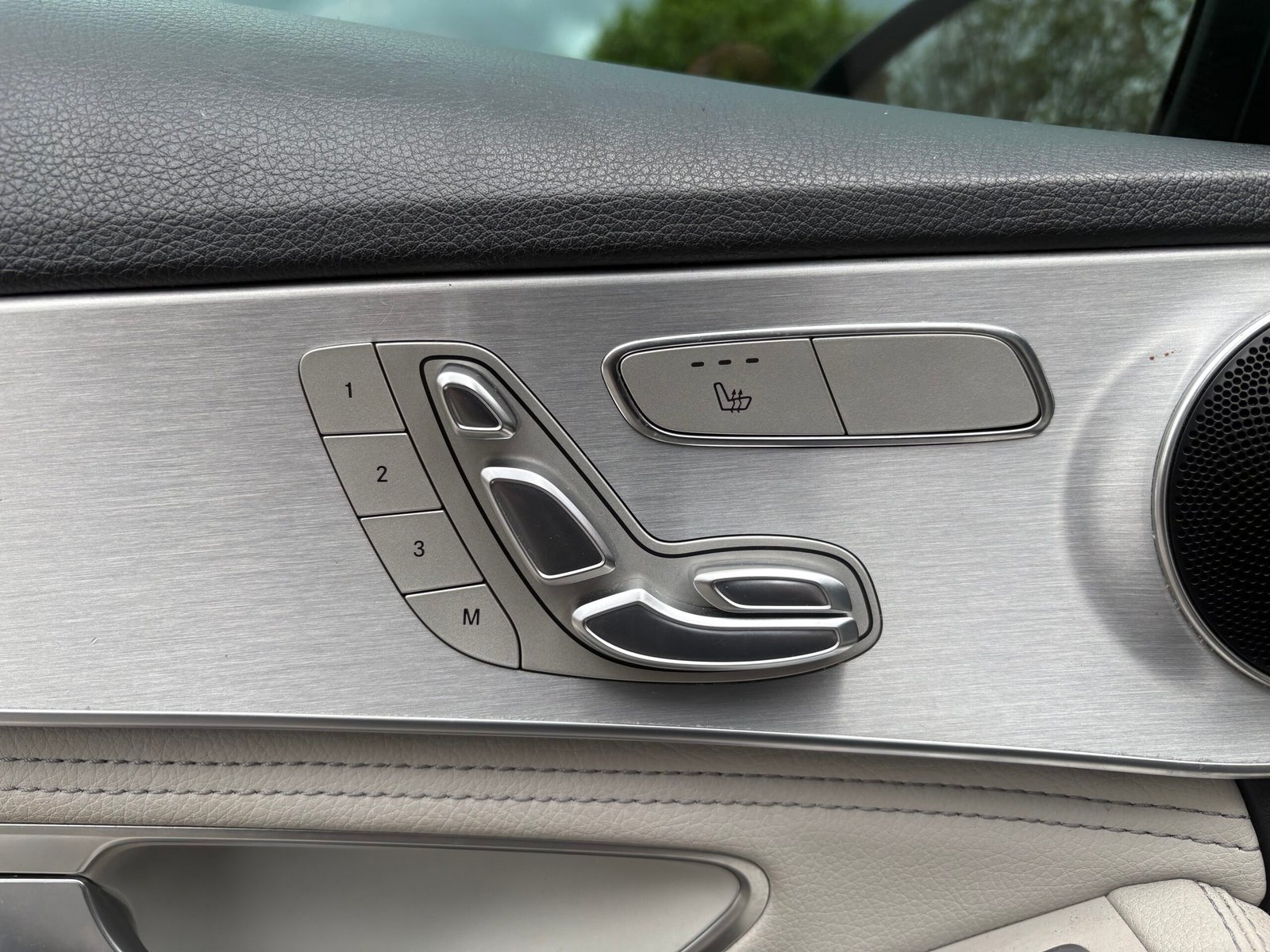 
								2015 Mercedes Benz C220d ( Premium Plus ) full									