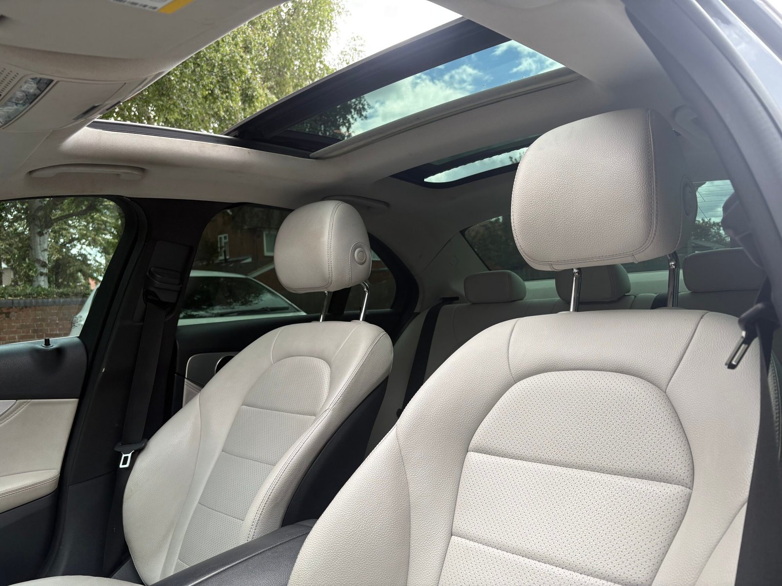 
								2015 Mercedes Benz C220d ( Premium Plus ) full									
