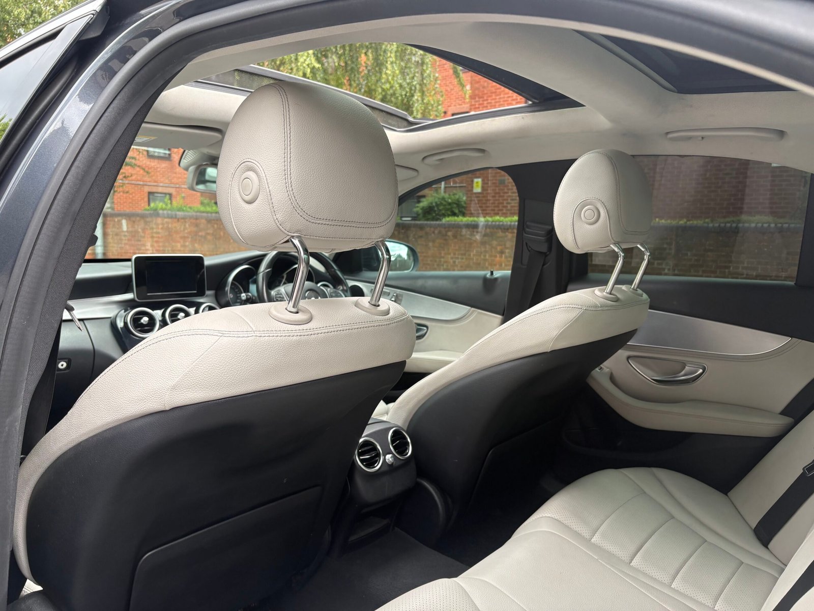 
								2015 Mercedes Benz C220d ( Premium Plus ) full									